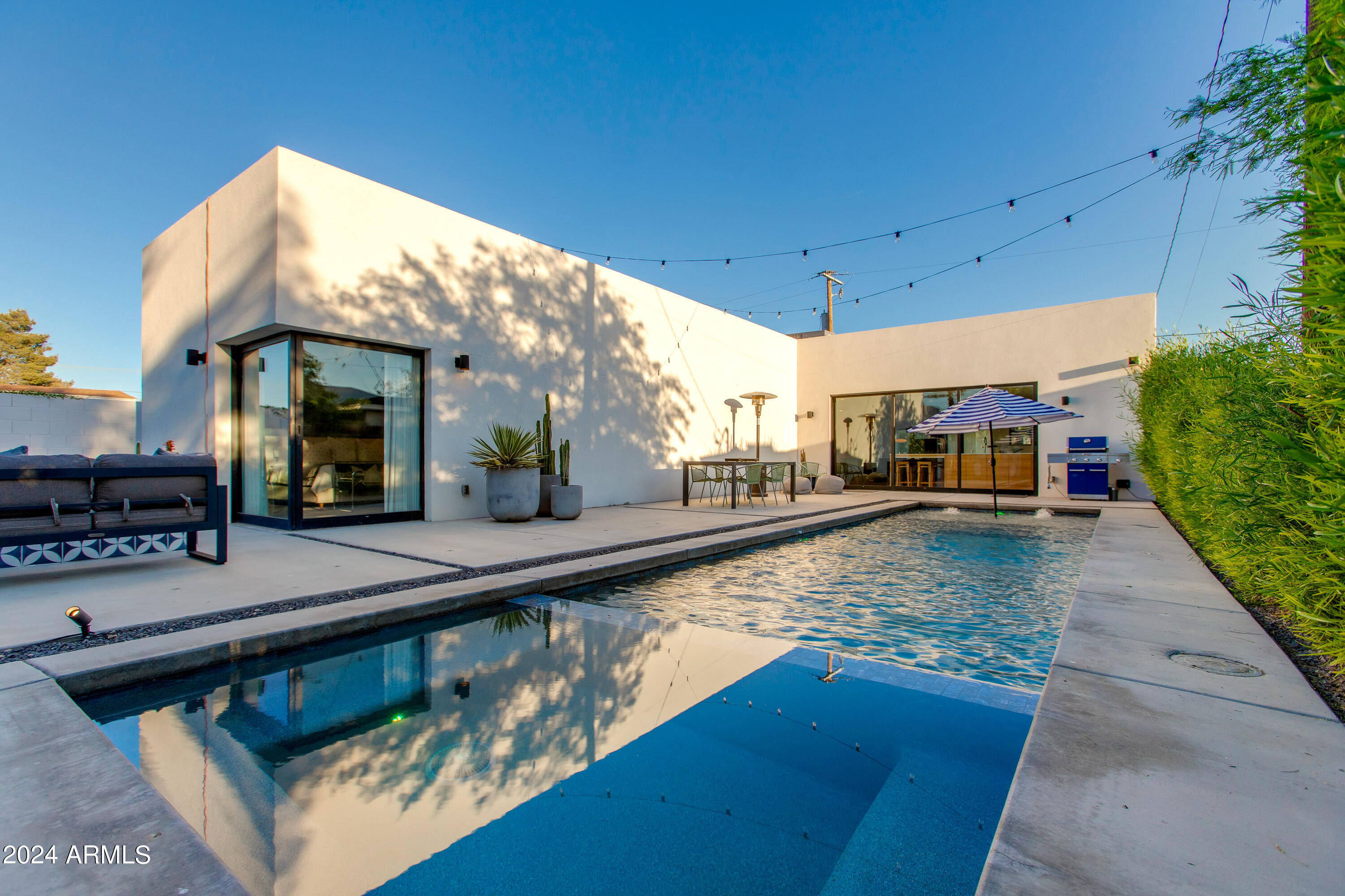 1434 E HOOVER Avenue