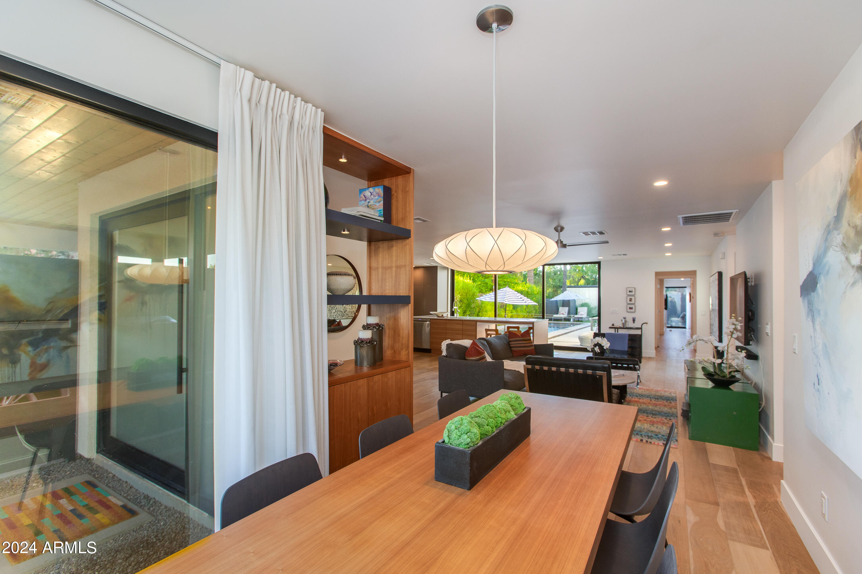 1434 E HOOVER Avenue