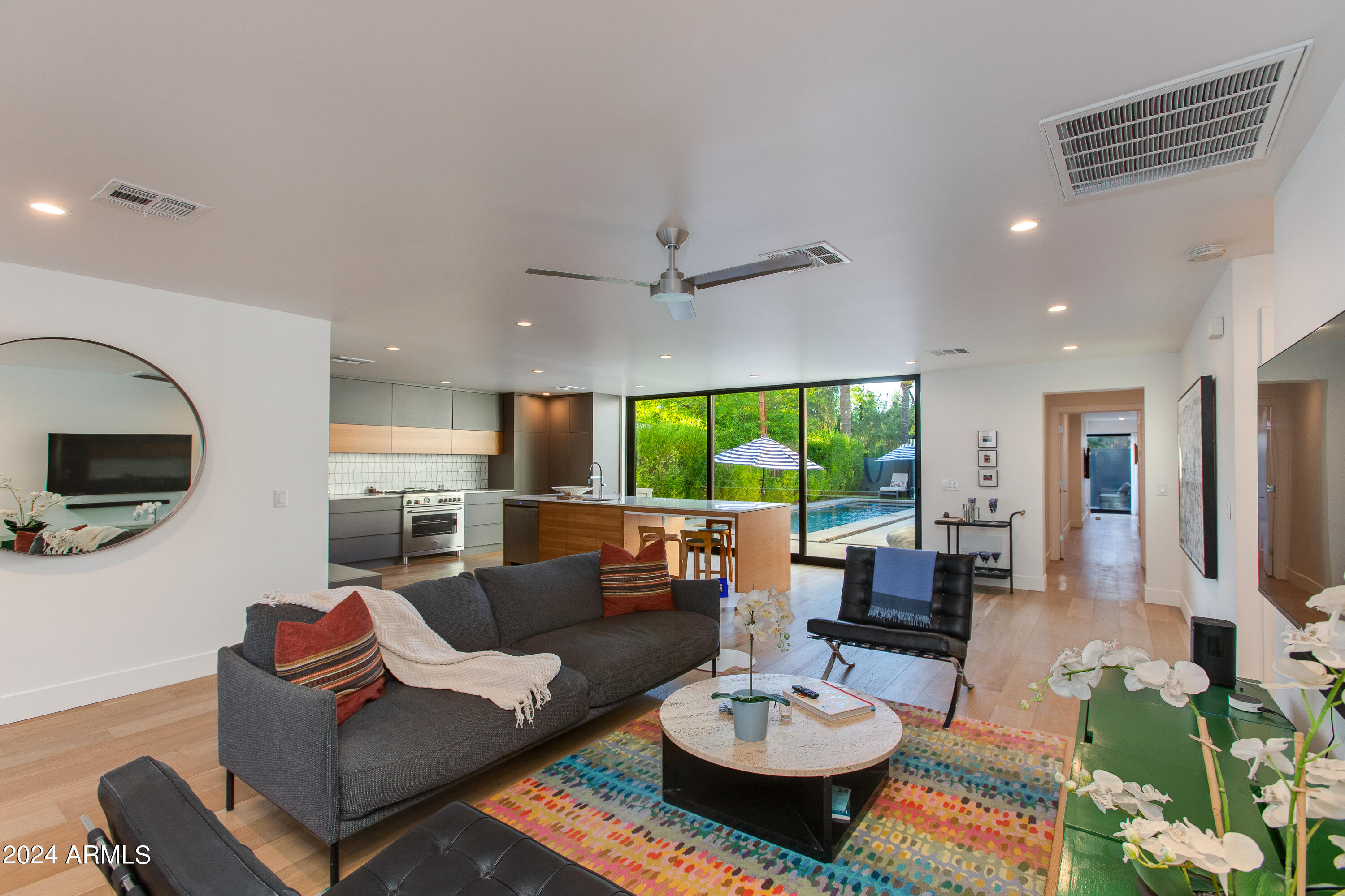 1434 E HOOVER Avenue