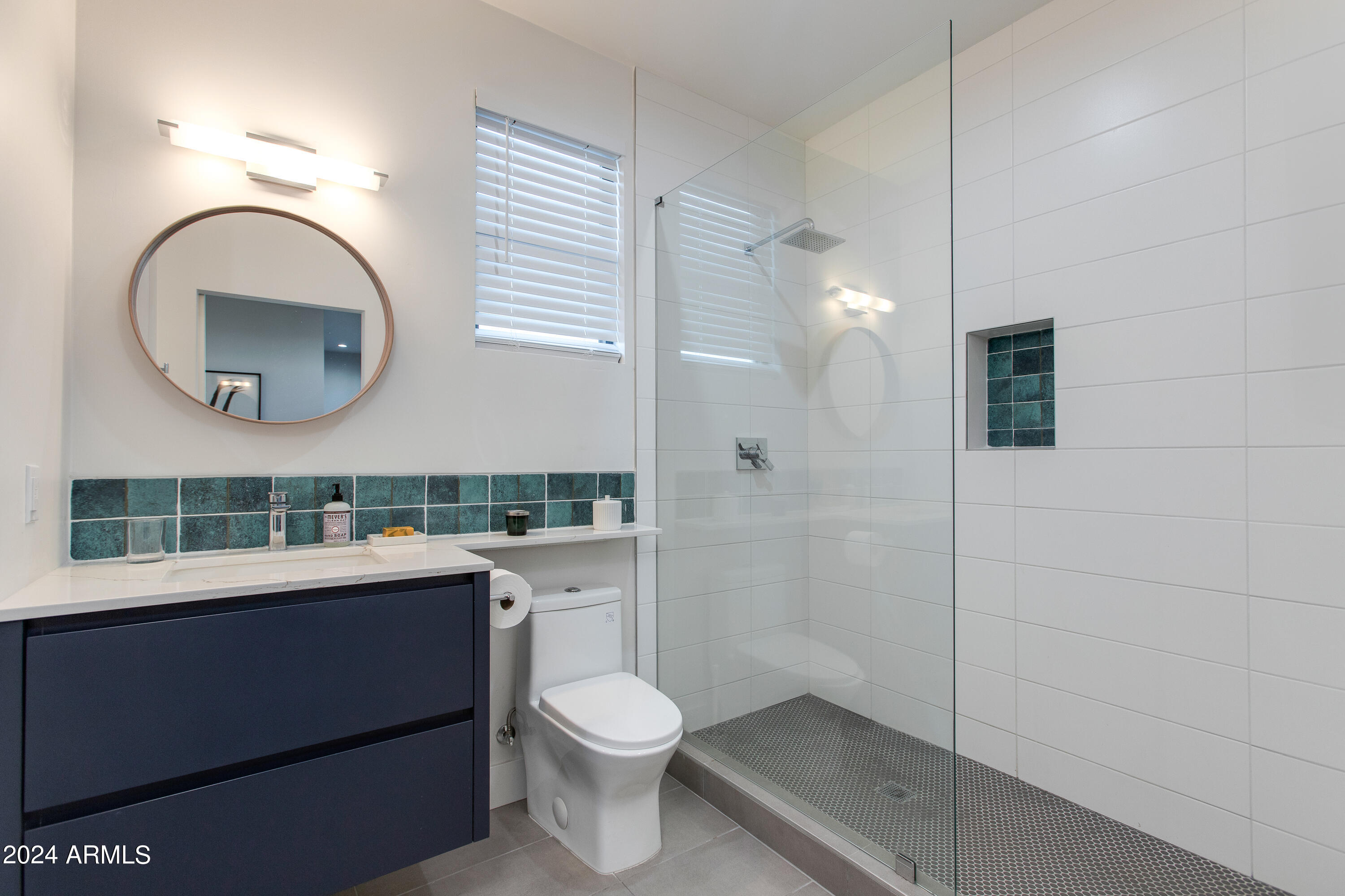 1434 E HOOVER Avenue