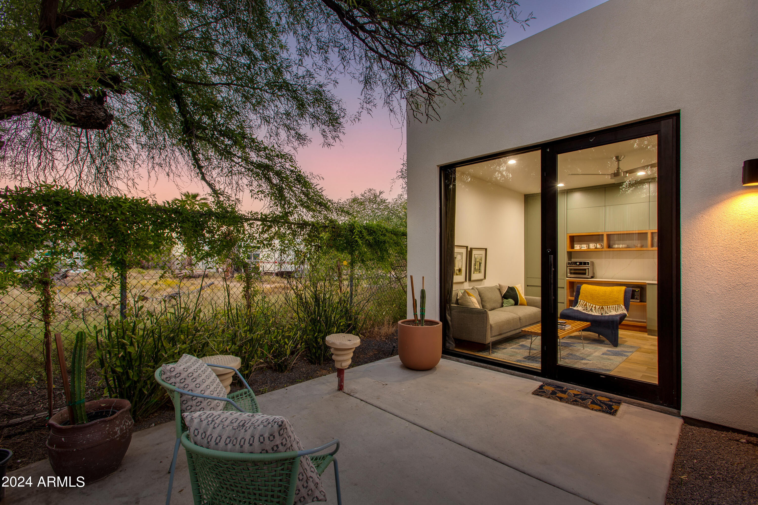 1434 E HOOVER Avenue