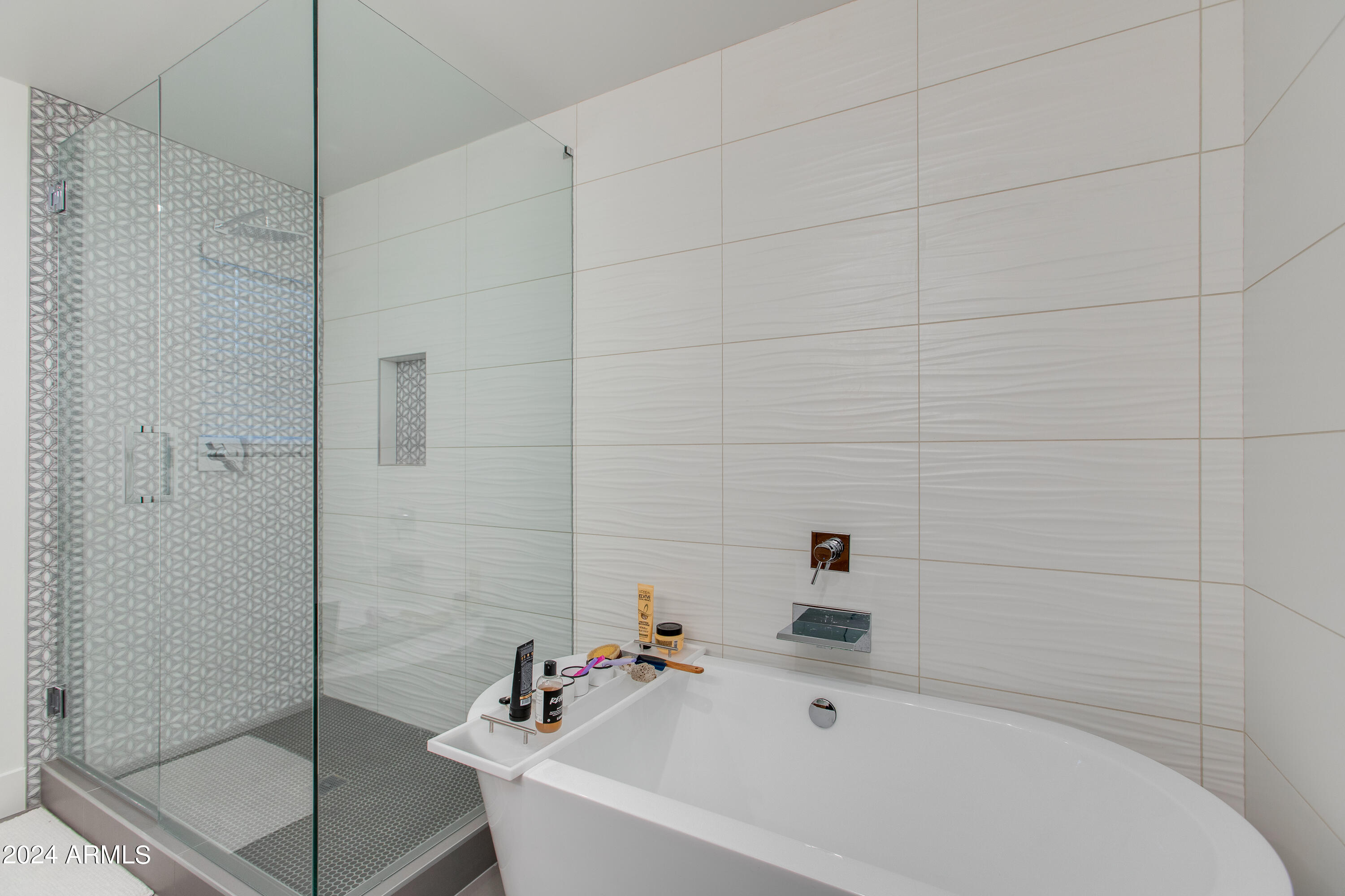 1434 E HOOVER Avenue