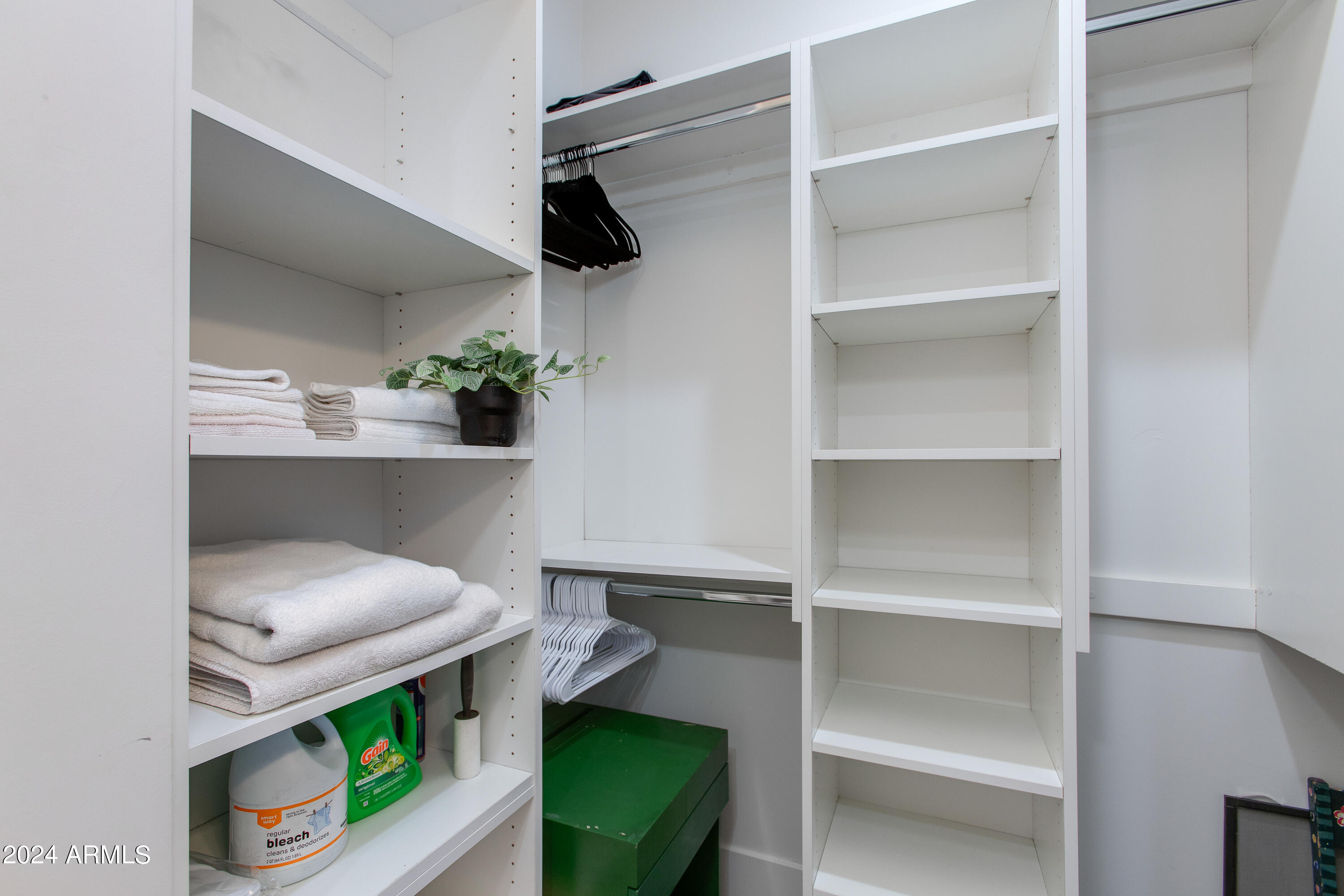 1434 E HOOVER Avenue