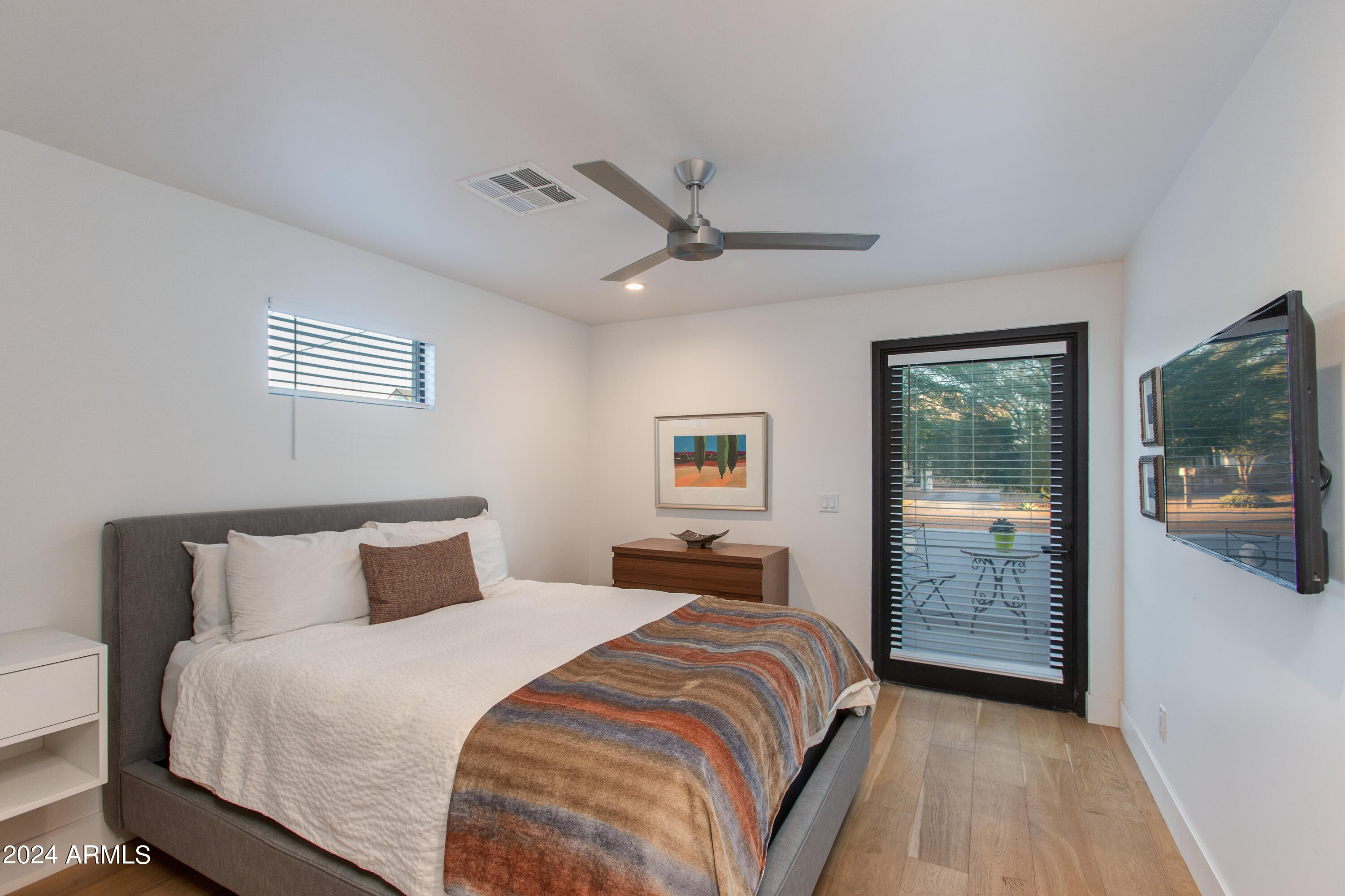 1434 E HOOVER Avenue