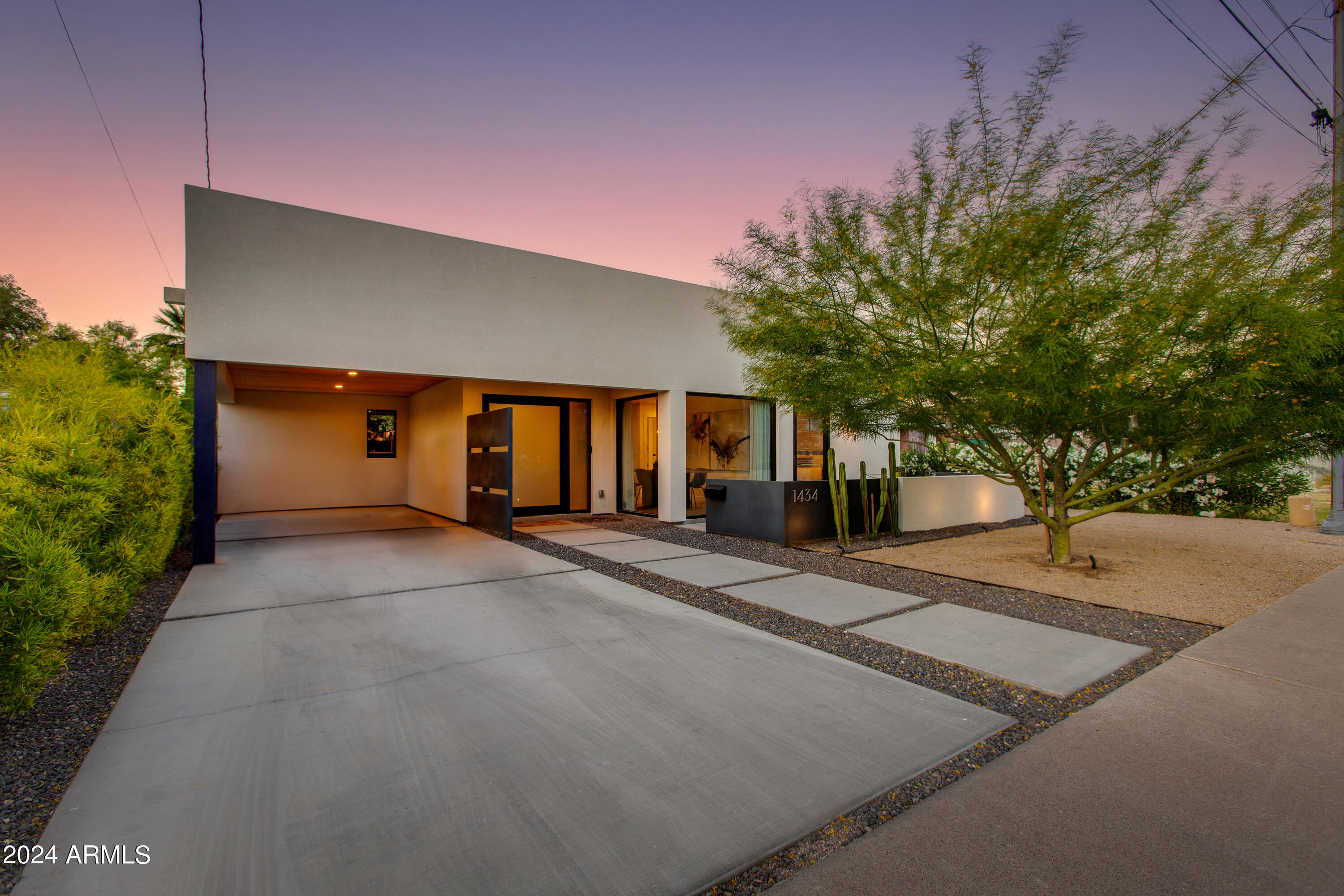 1434 E HOOVER Avenue