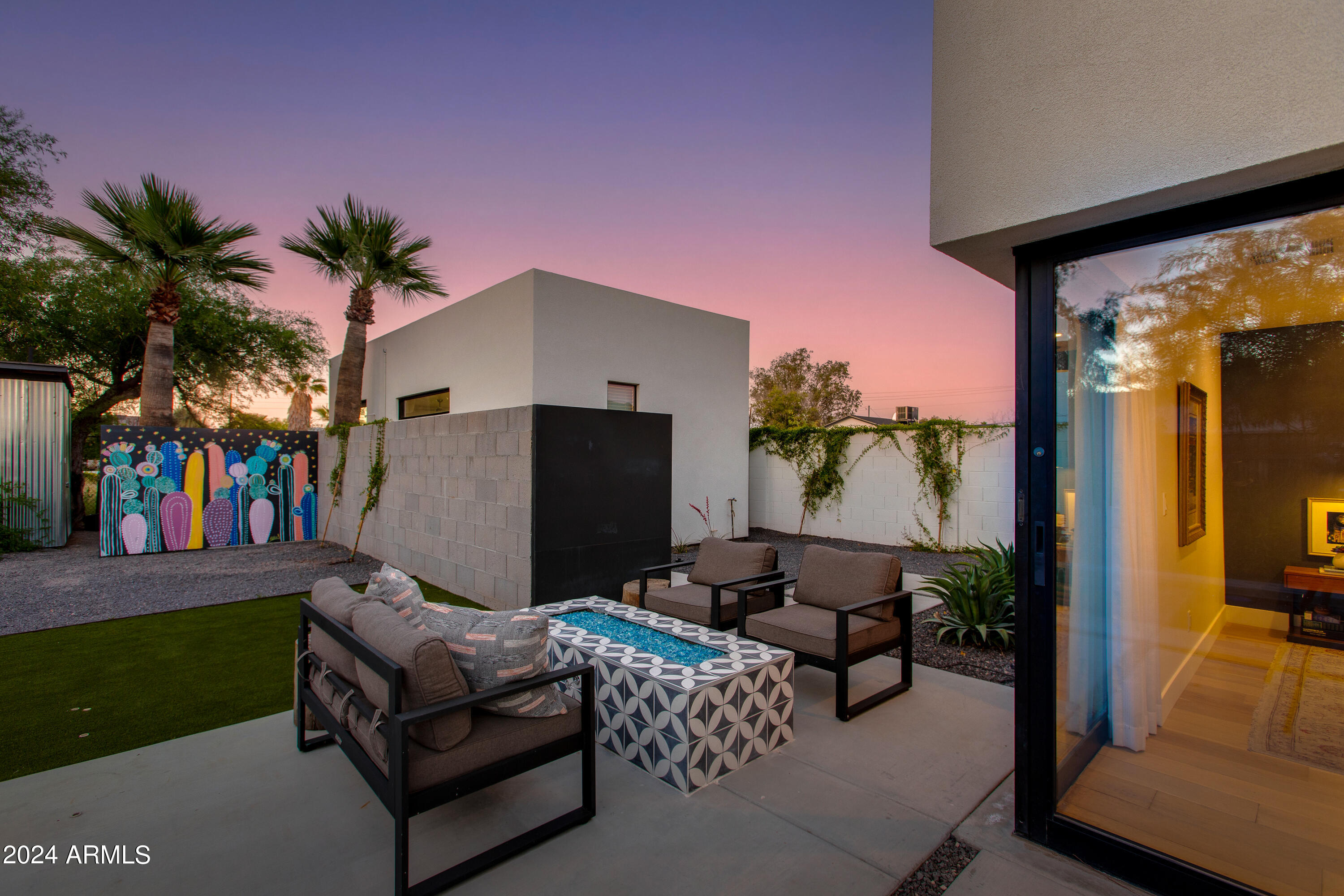 1434 E HOOVER Avenue