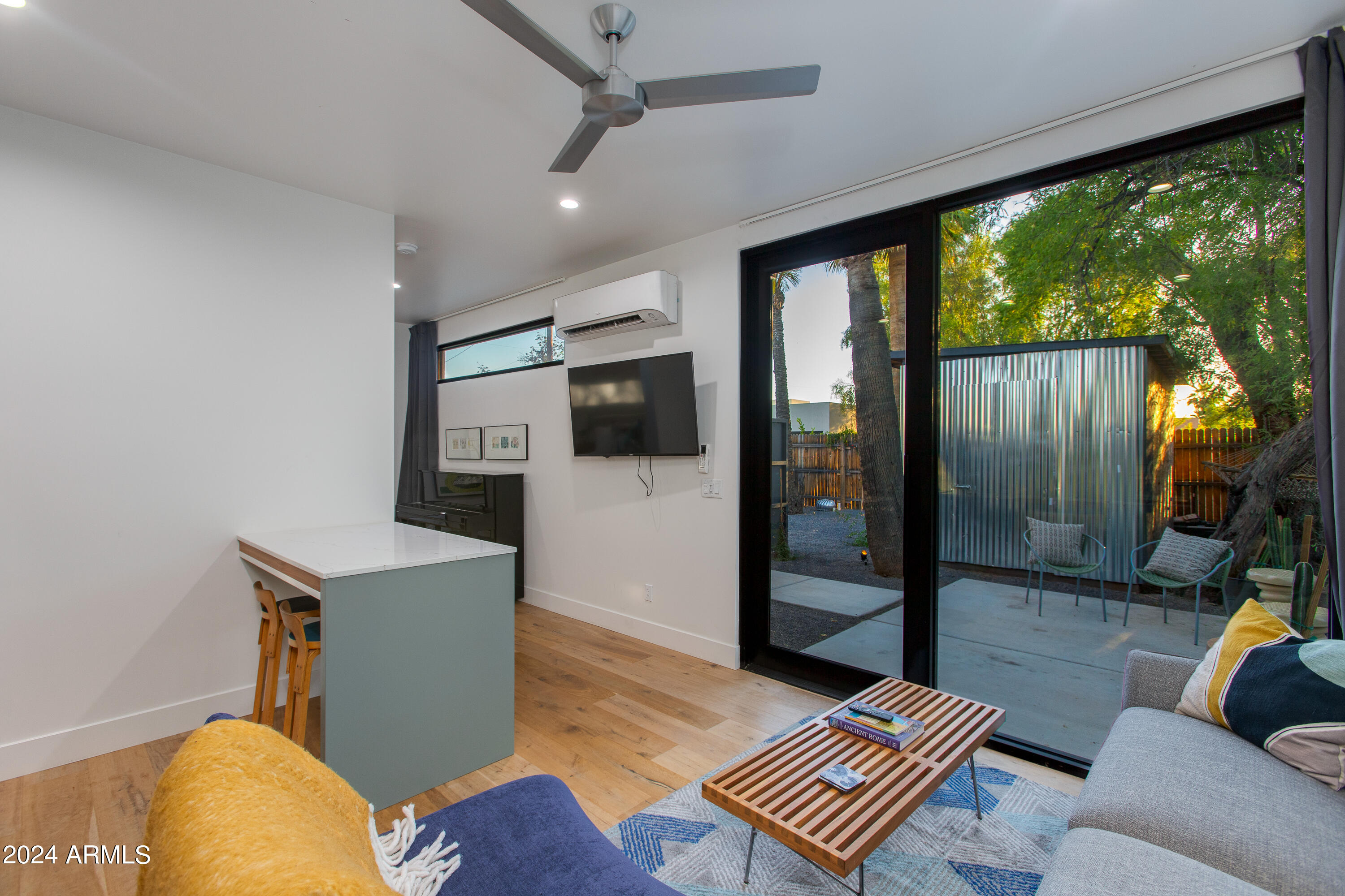 1434 E HOOVER Avenue