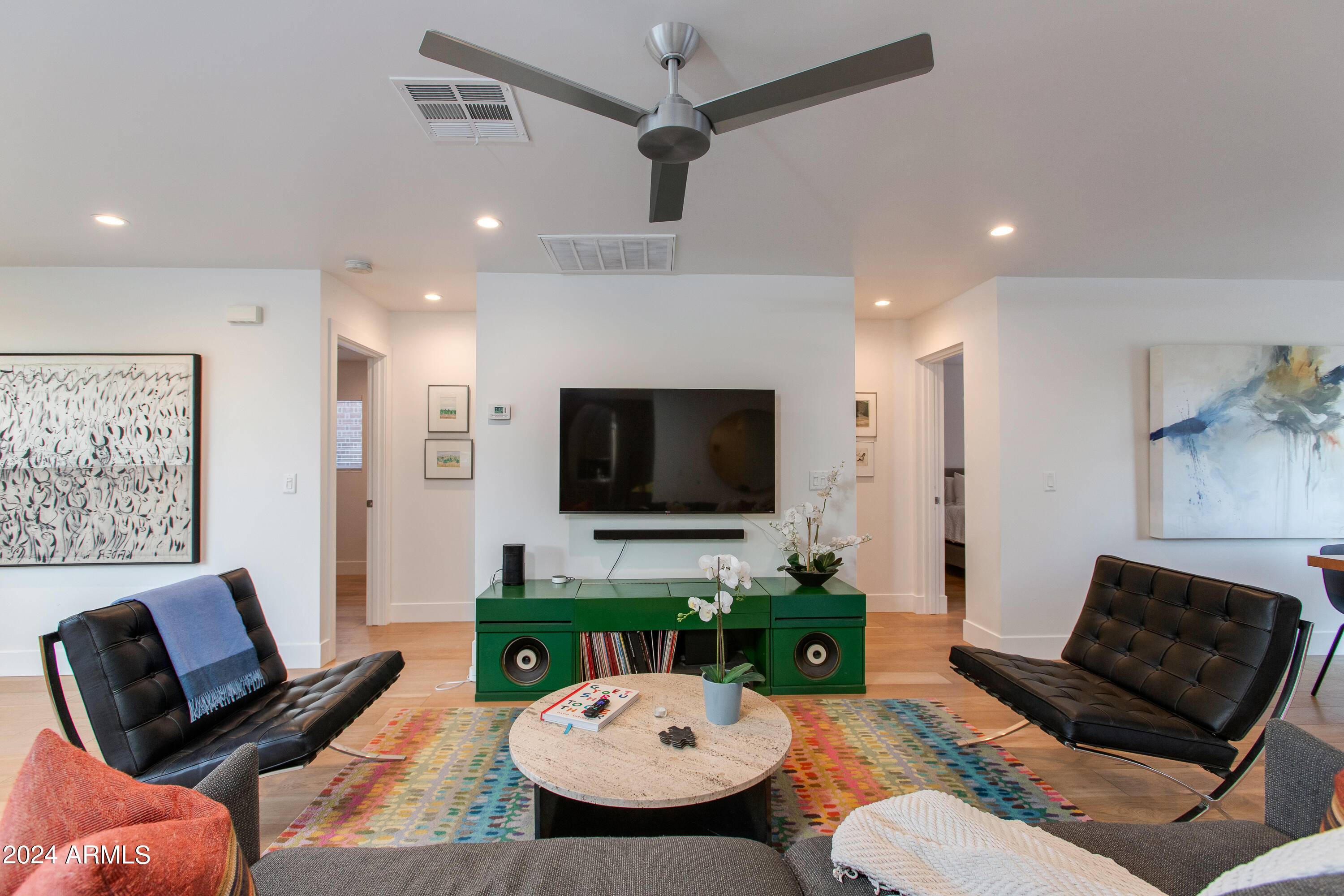 1434 E HOOVER Avenue