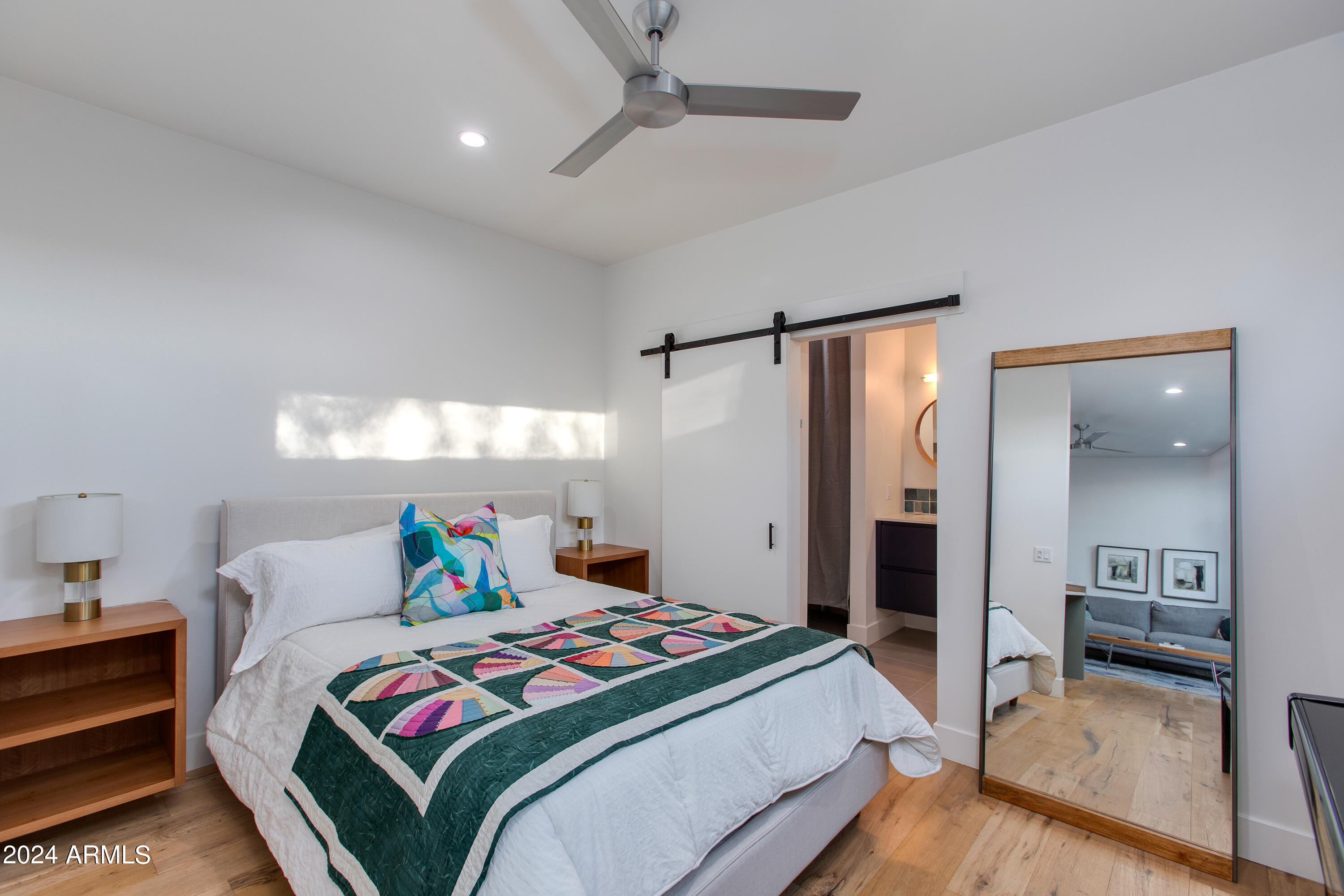 1434 E HOOVER Avenue