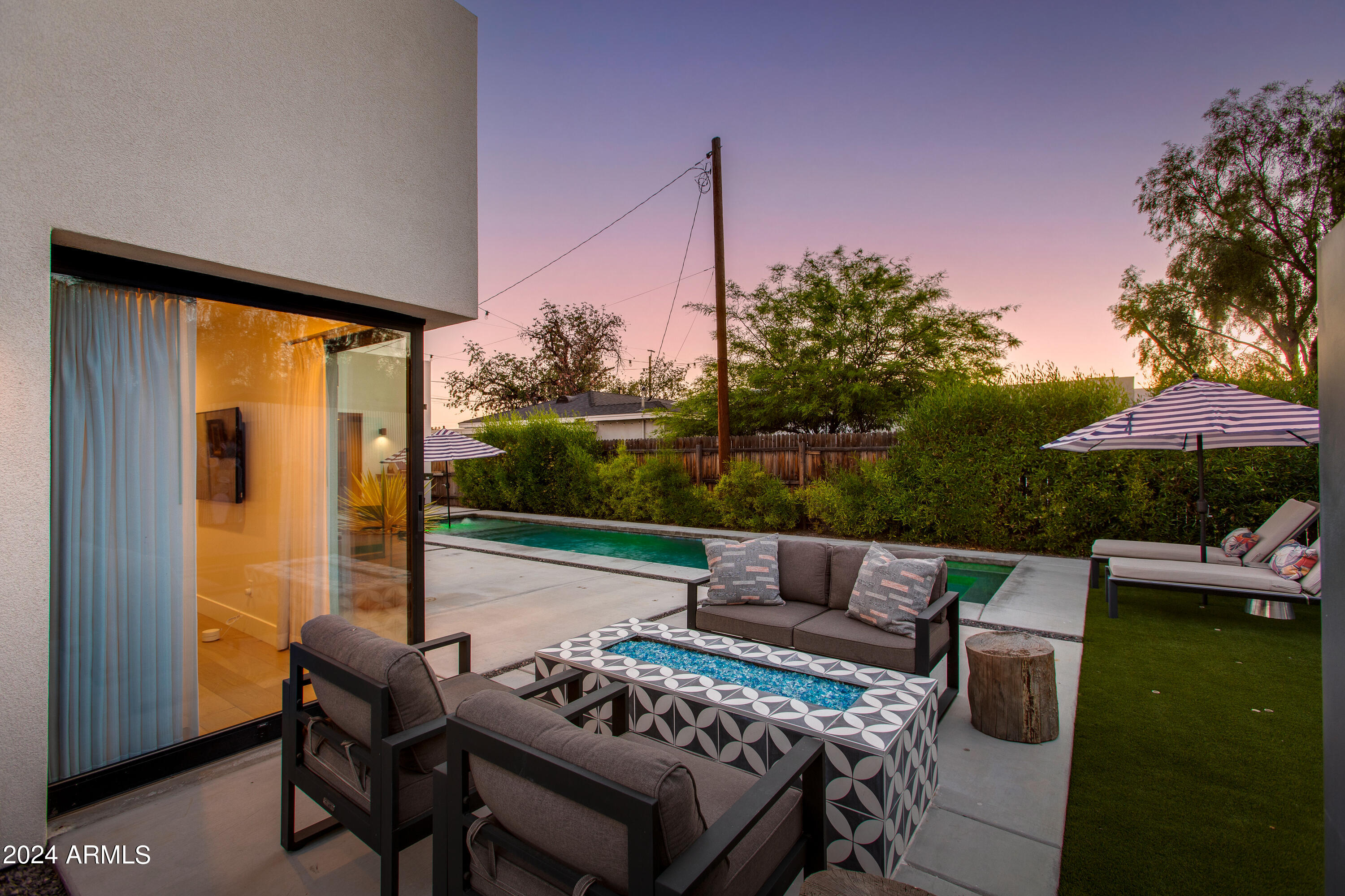 1434 E HOOVER Avenue