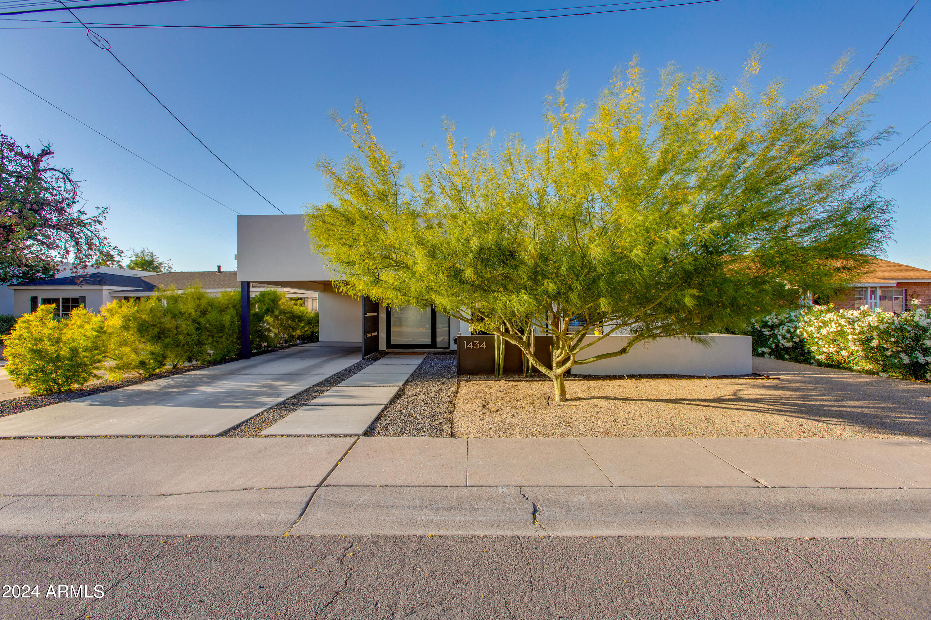 1434 E HOOVER Avenue