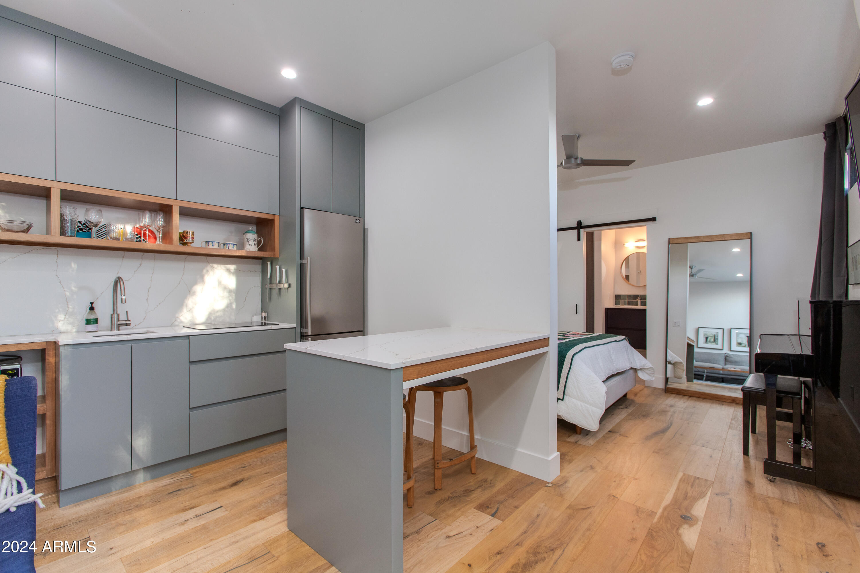 1434 E HOOVER Avenue