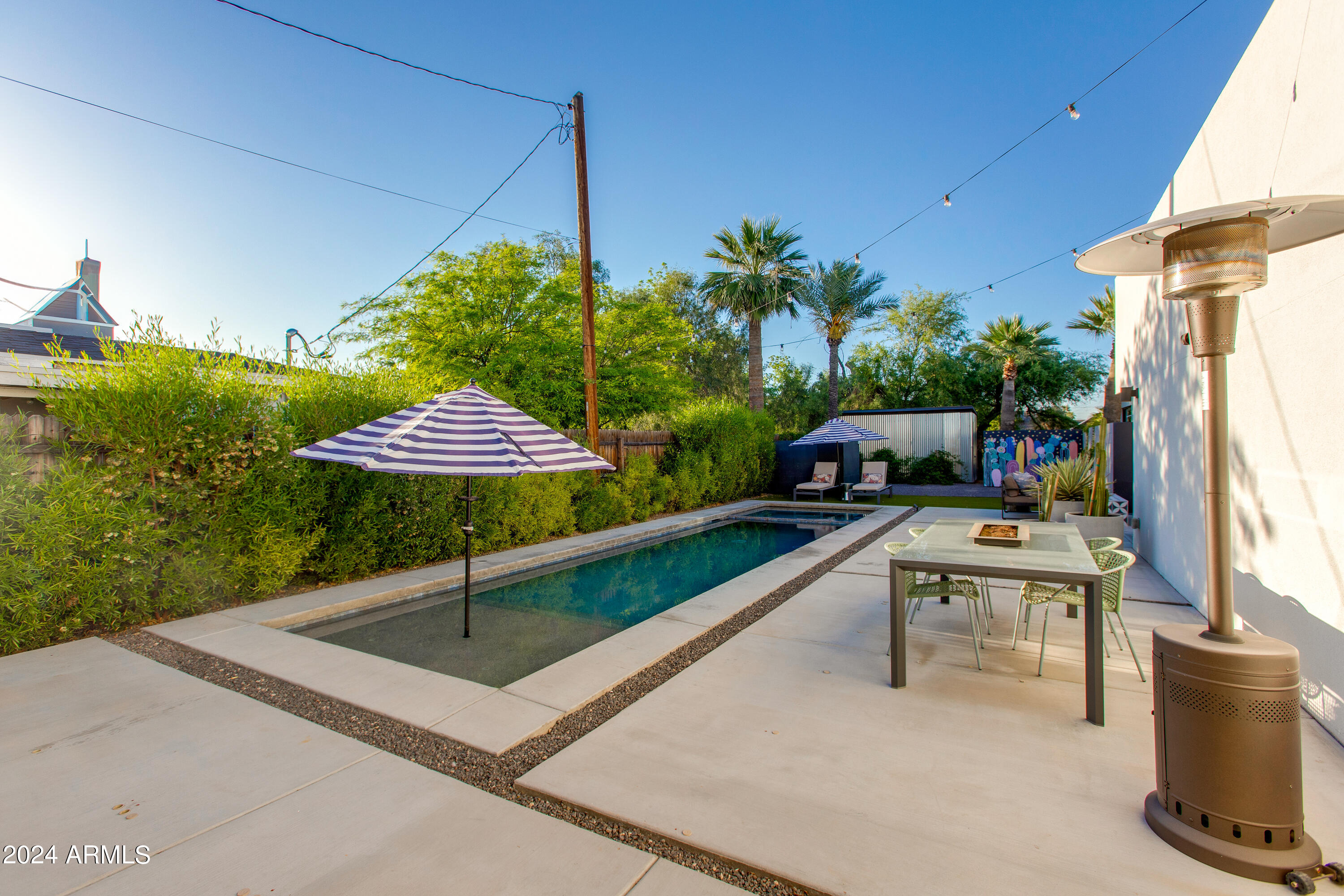 1434 E HOOVER Avenue