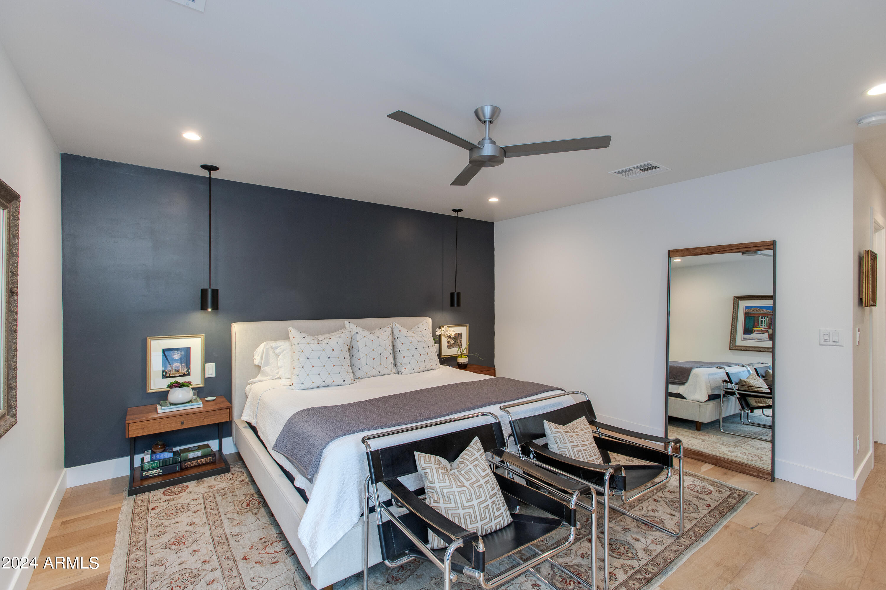 1434 E HOOVER Avenue