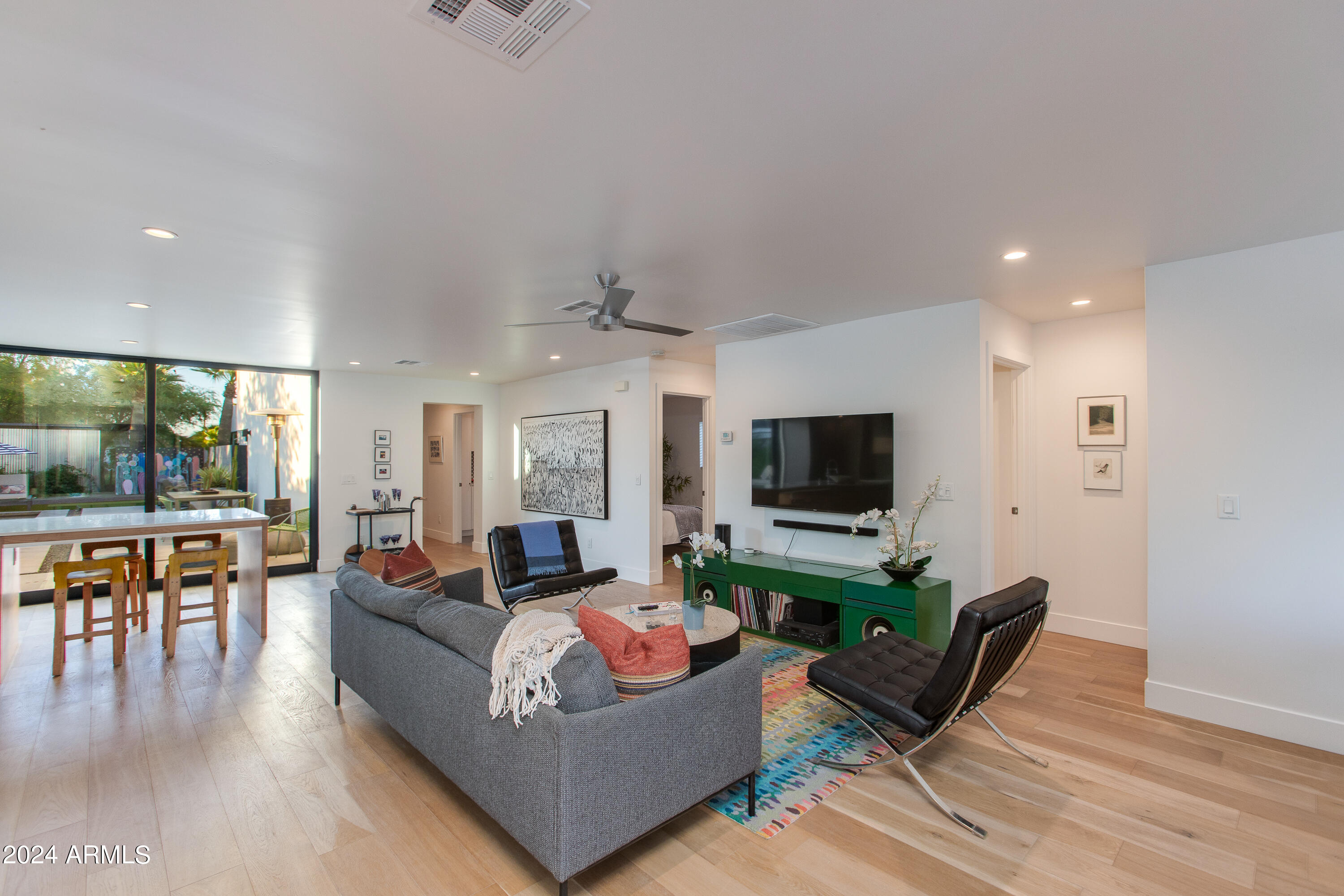 1434 E HOOVER Avenue