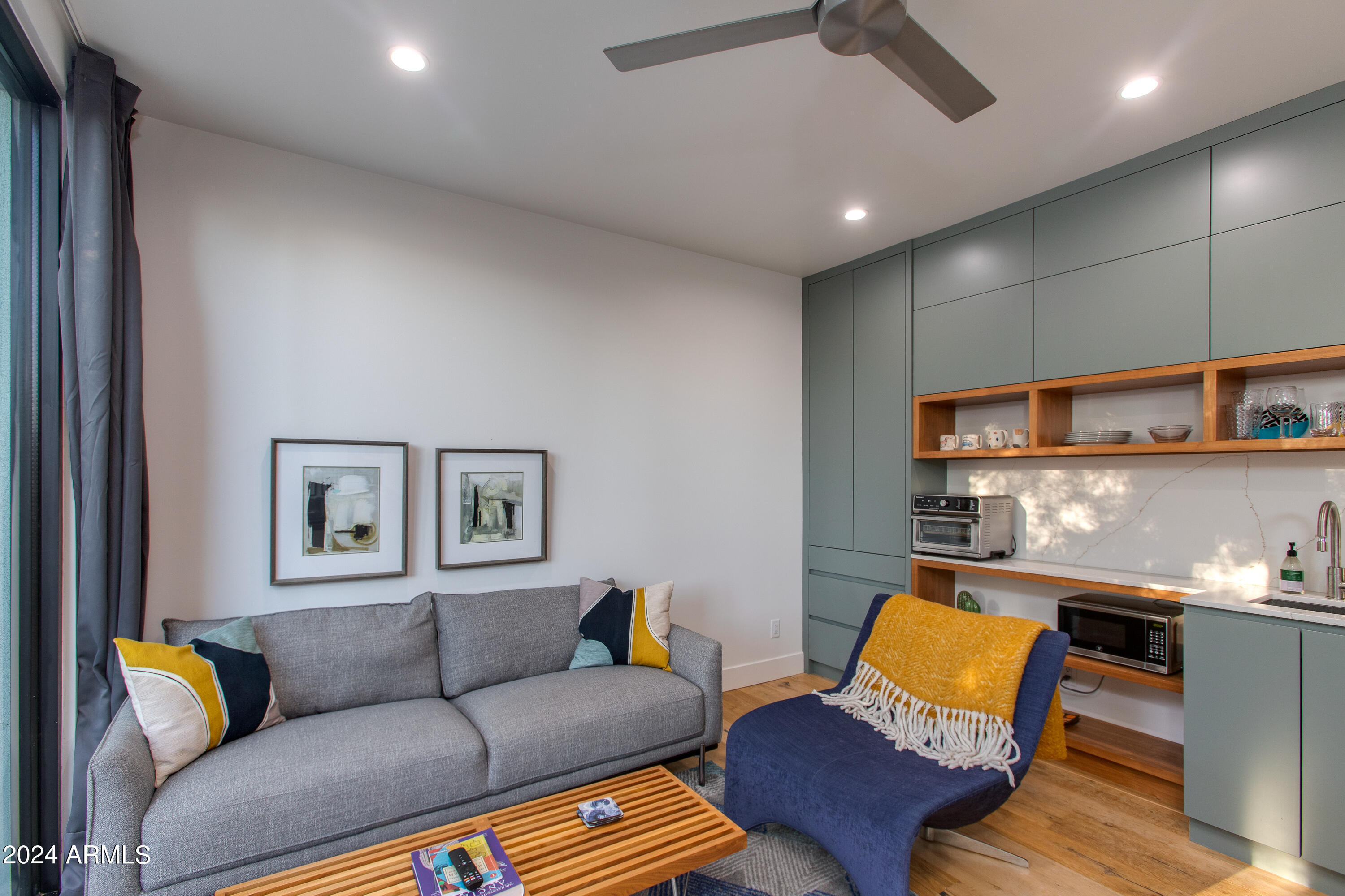 1434 E HOOVER Avenue