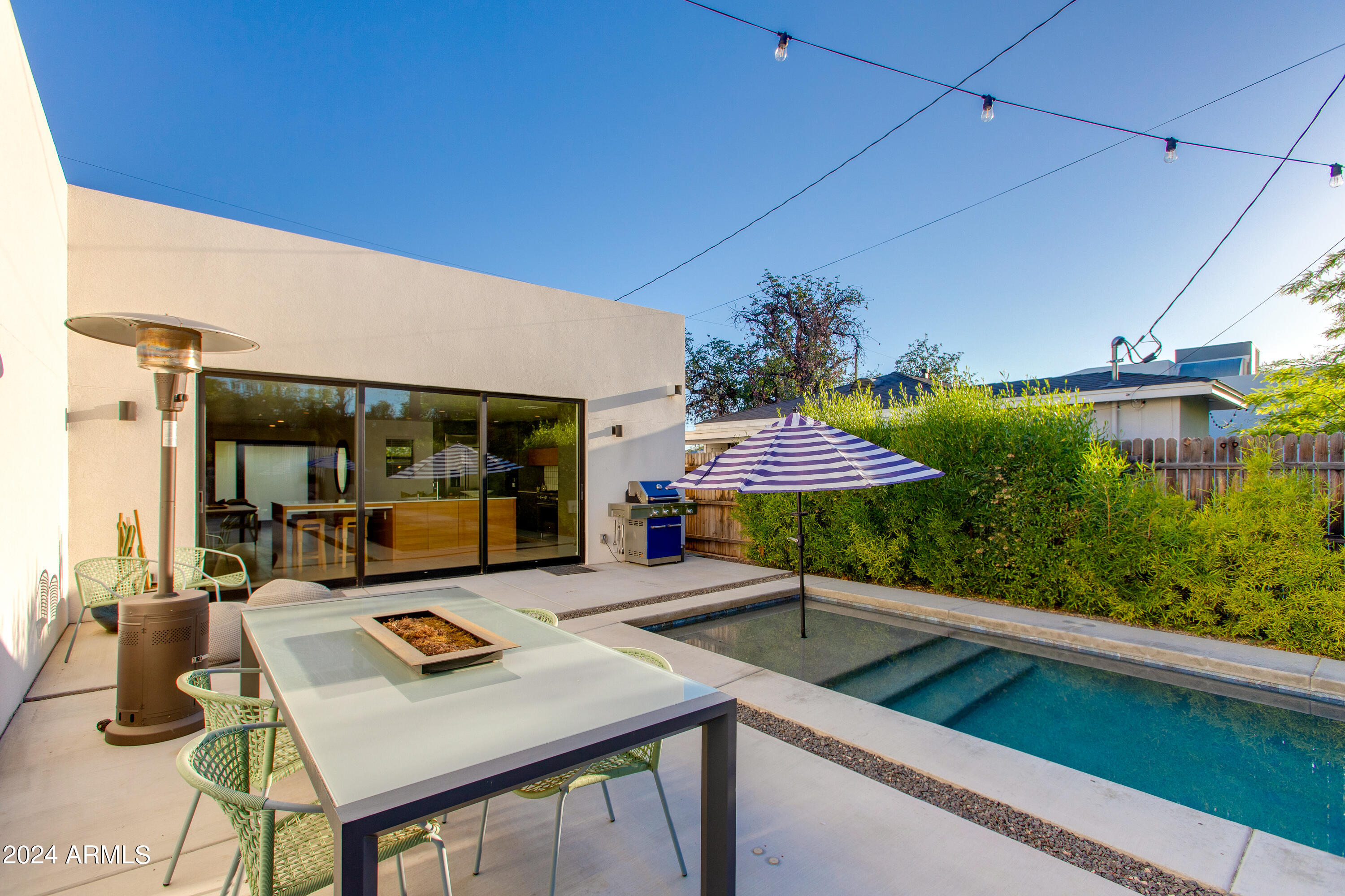 1434 E HOOVER Avenue