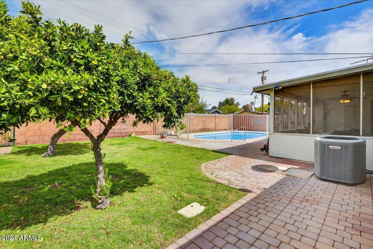 3418 E SELLS Drive