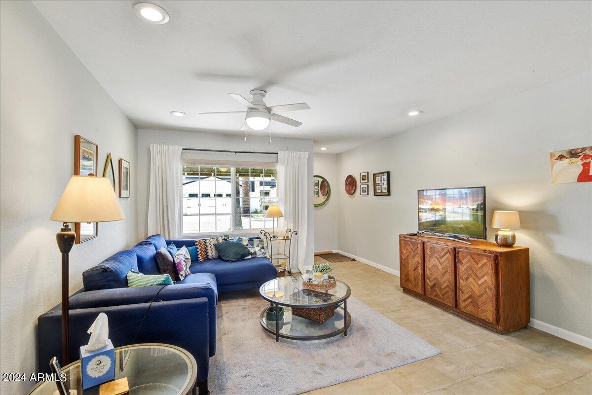 3418 E SELLS Drive