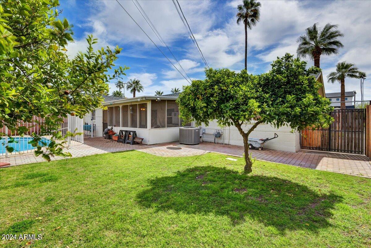 3418 E SELLS Drive