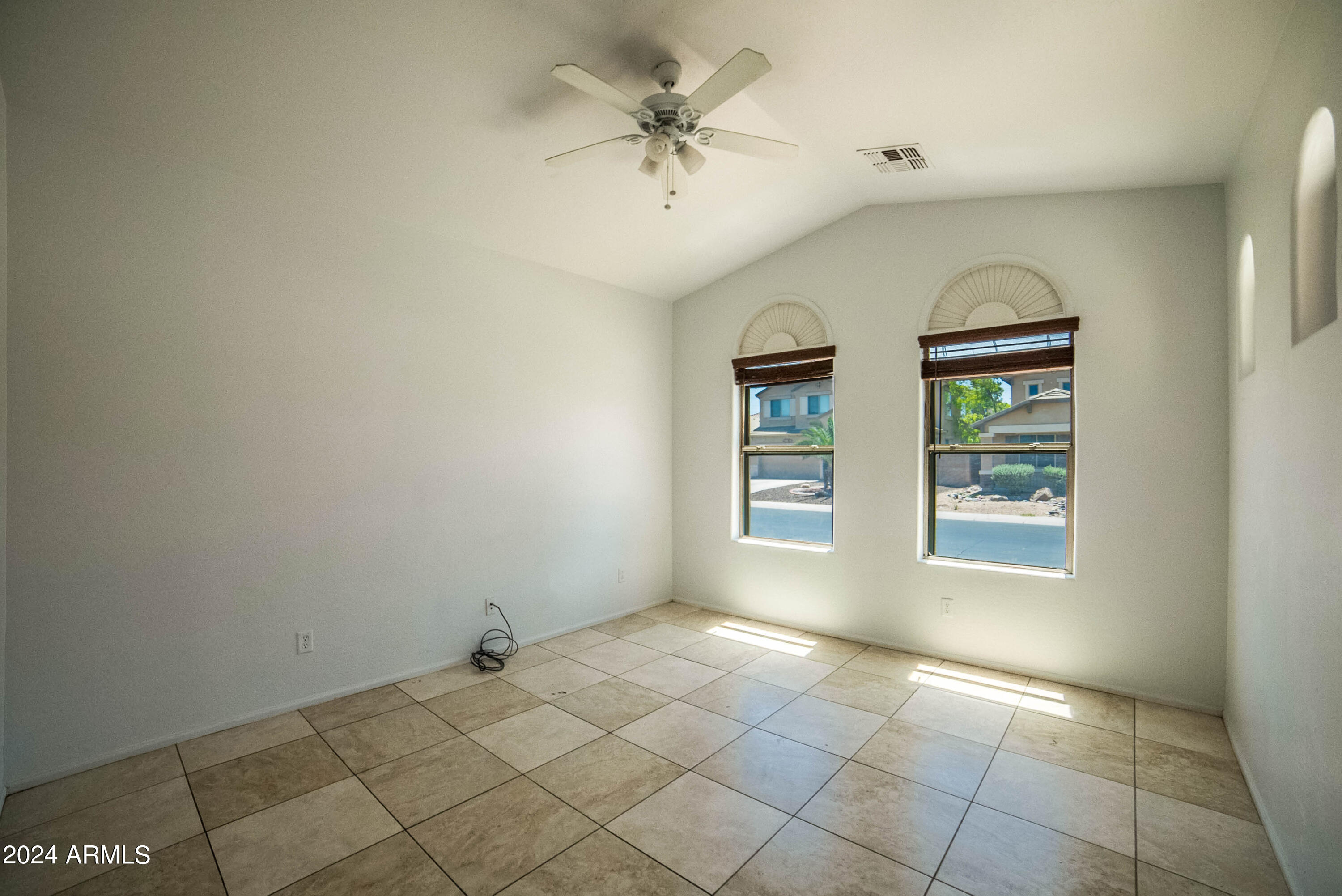 9204 W RIVERSIDE Avenue