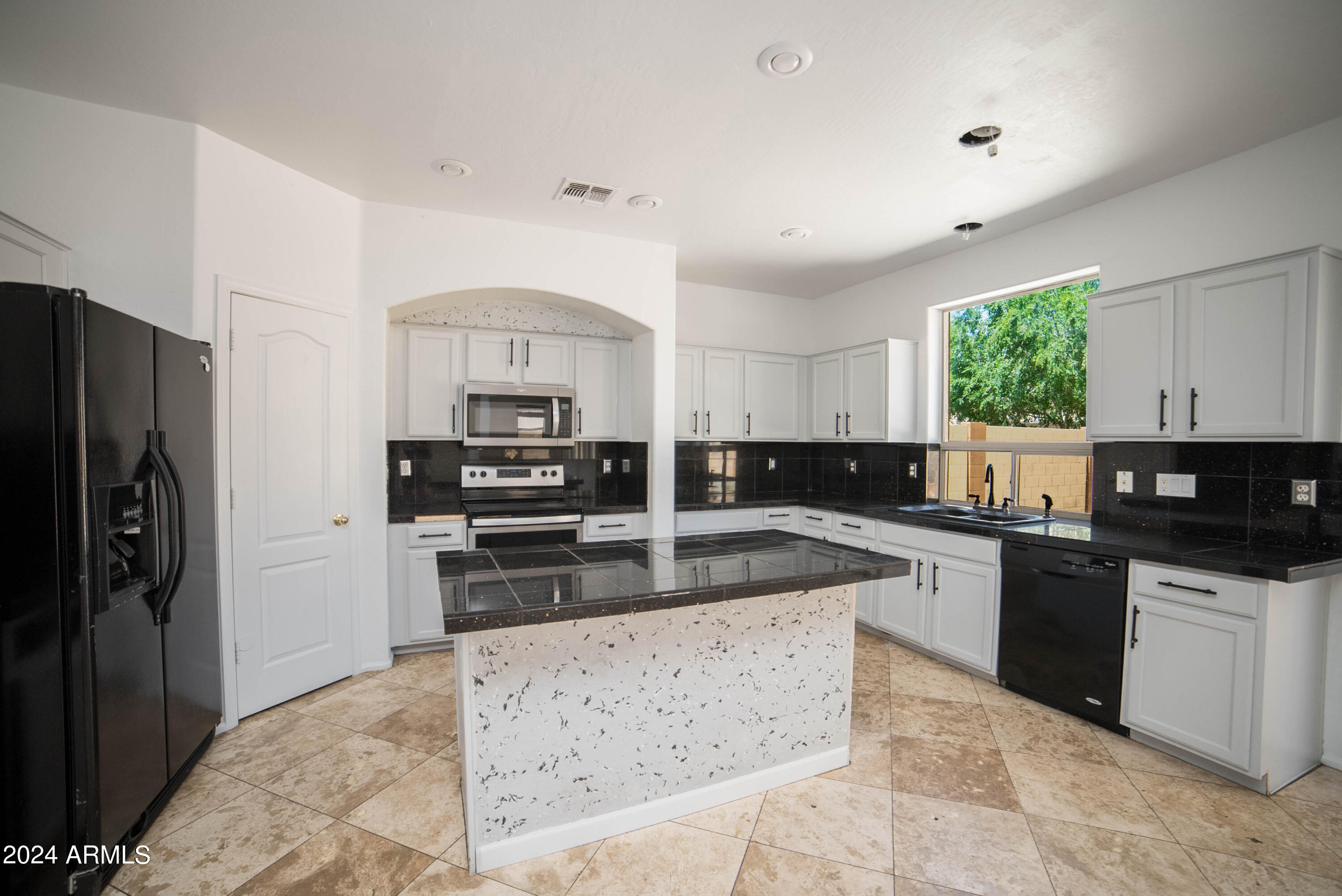 9204 W RIVERSIDE Avenue