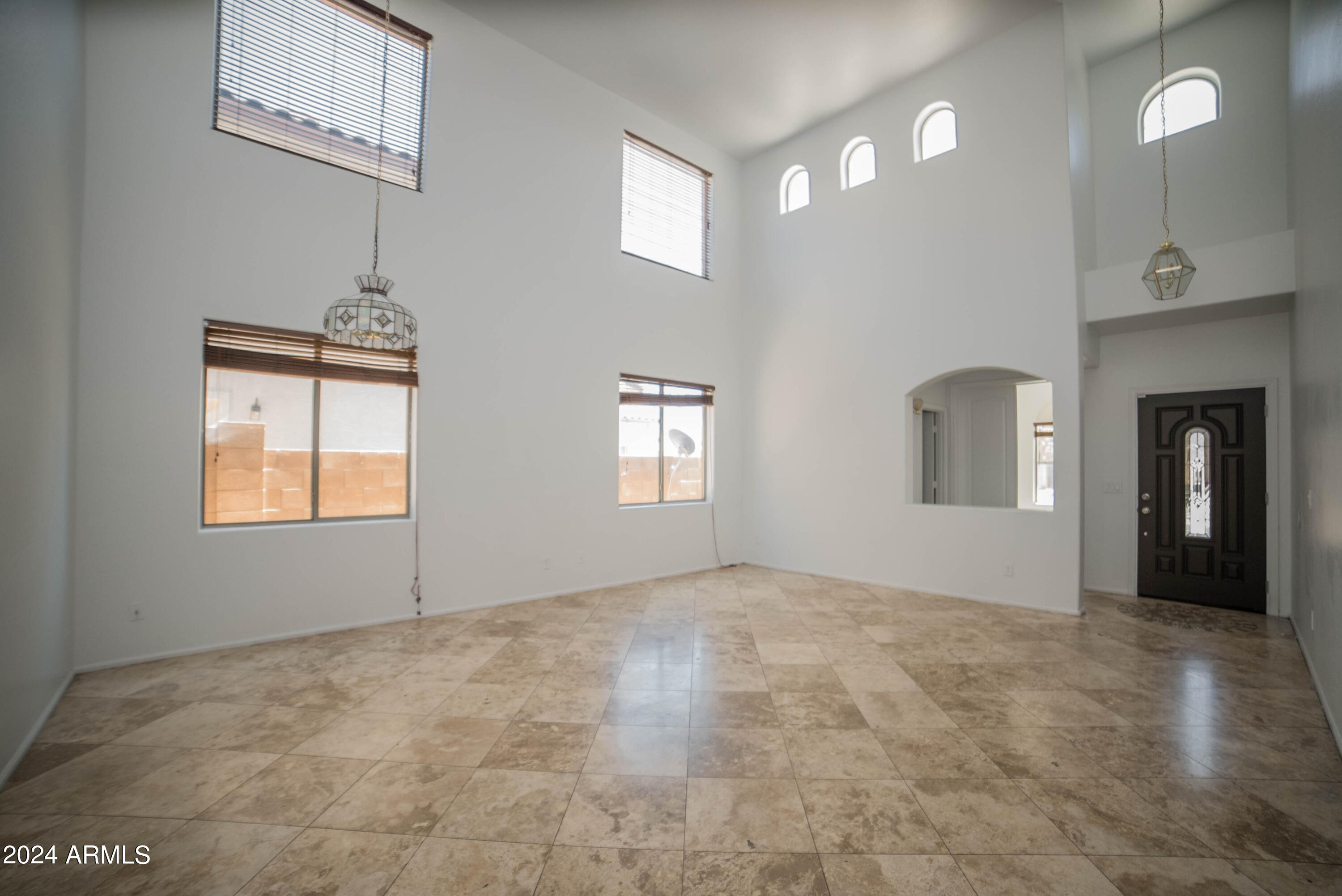 9204 W RIVERSIDE Avenue