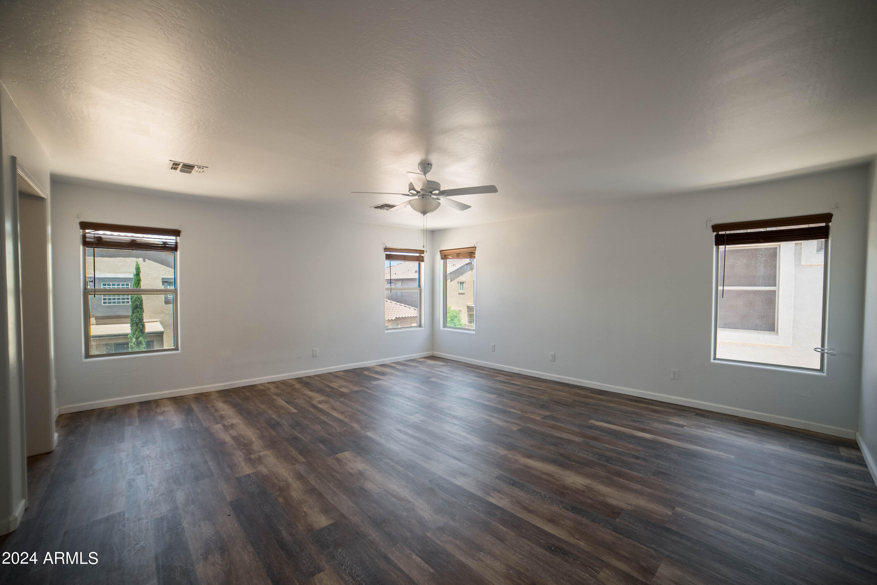 9204 W RIVERSIDE Avenue