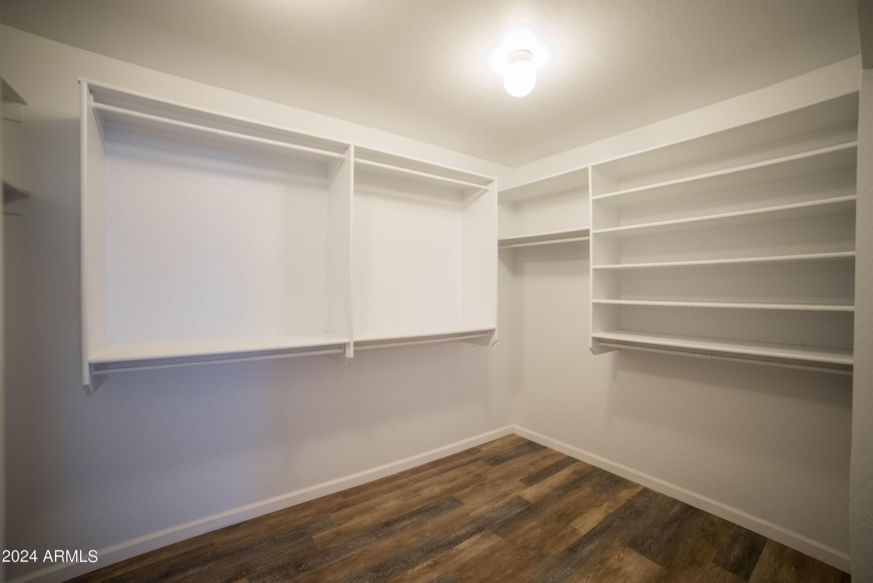 9204 W RIVERSIDE Avenue