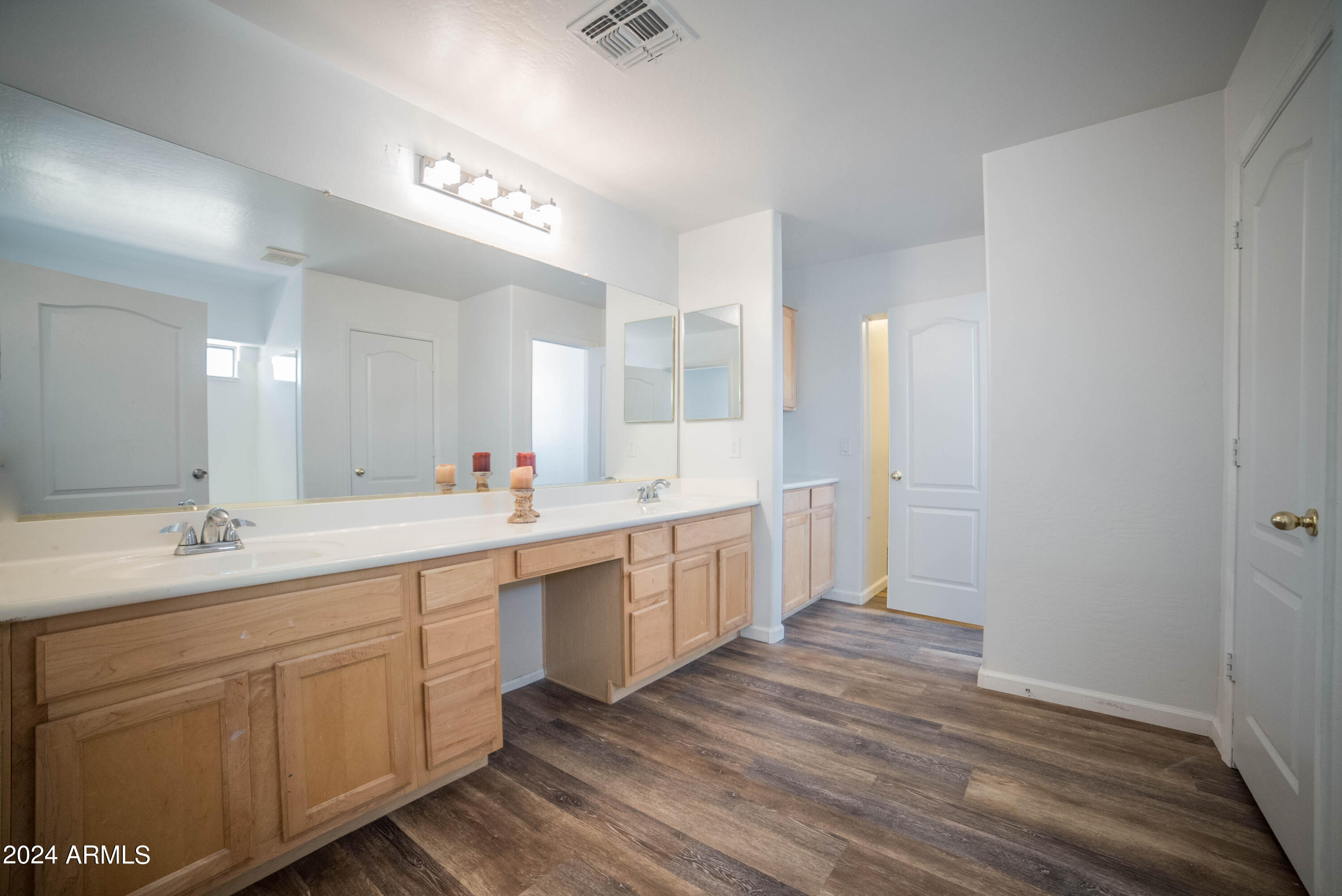 9204 W RIVERSIDE Avenue