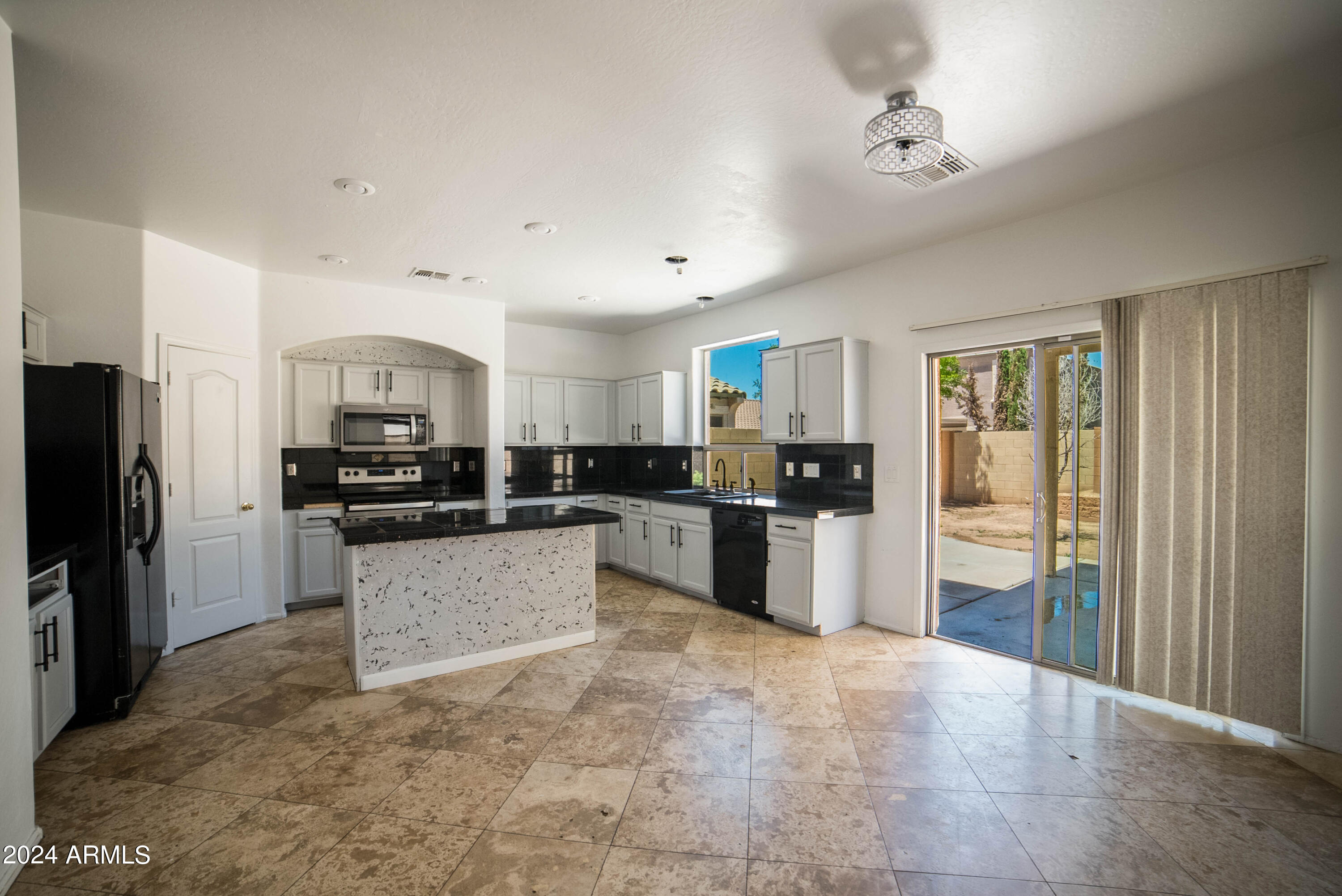 9204 W RIVERSIDE Avenue