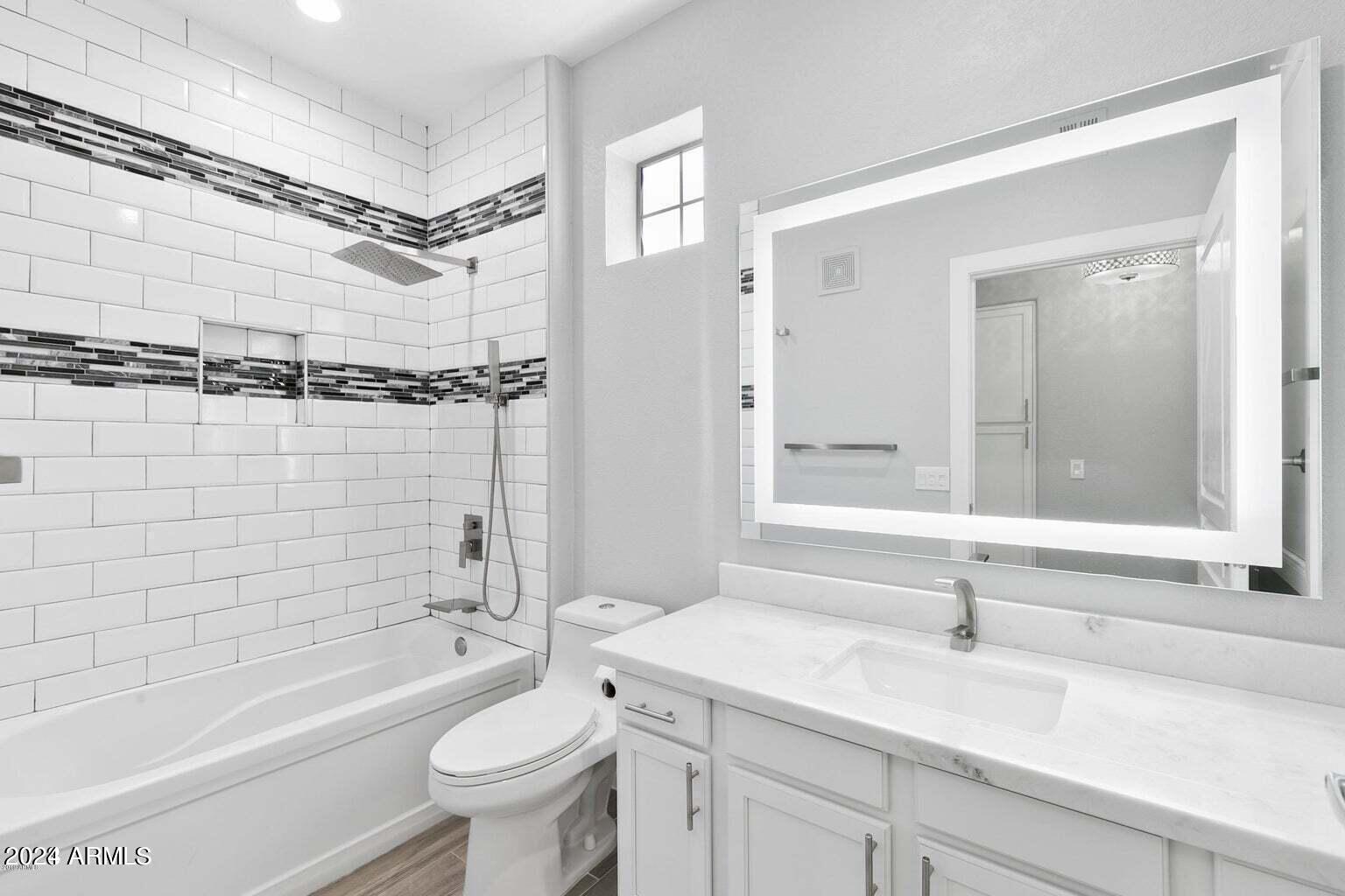 11680 E SAHUARO Drive, 2005