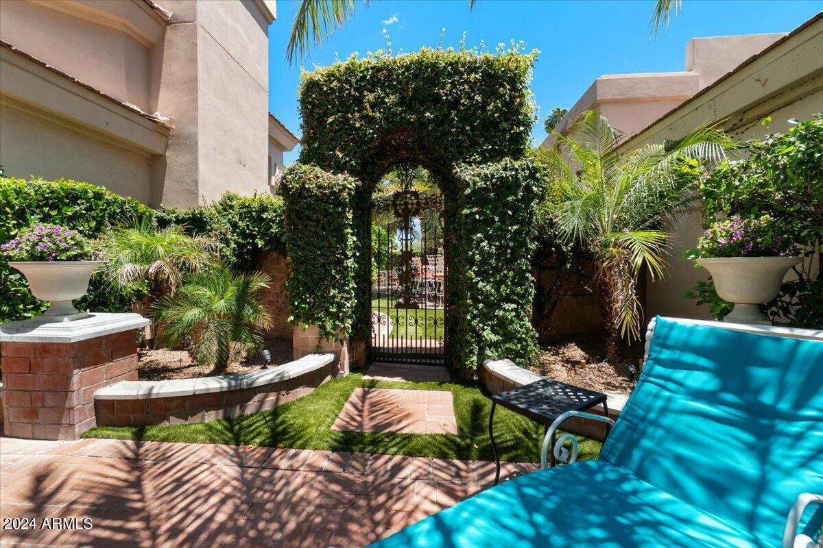 7799 E OAKSHORE Drive