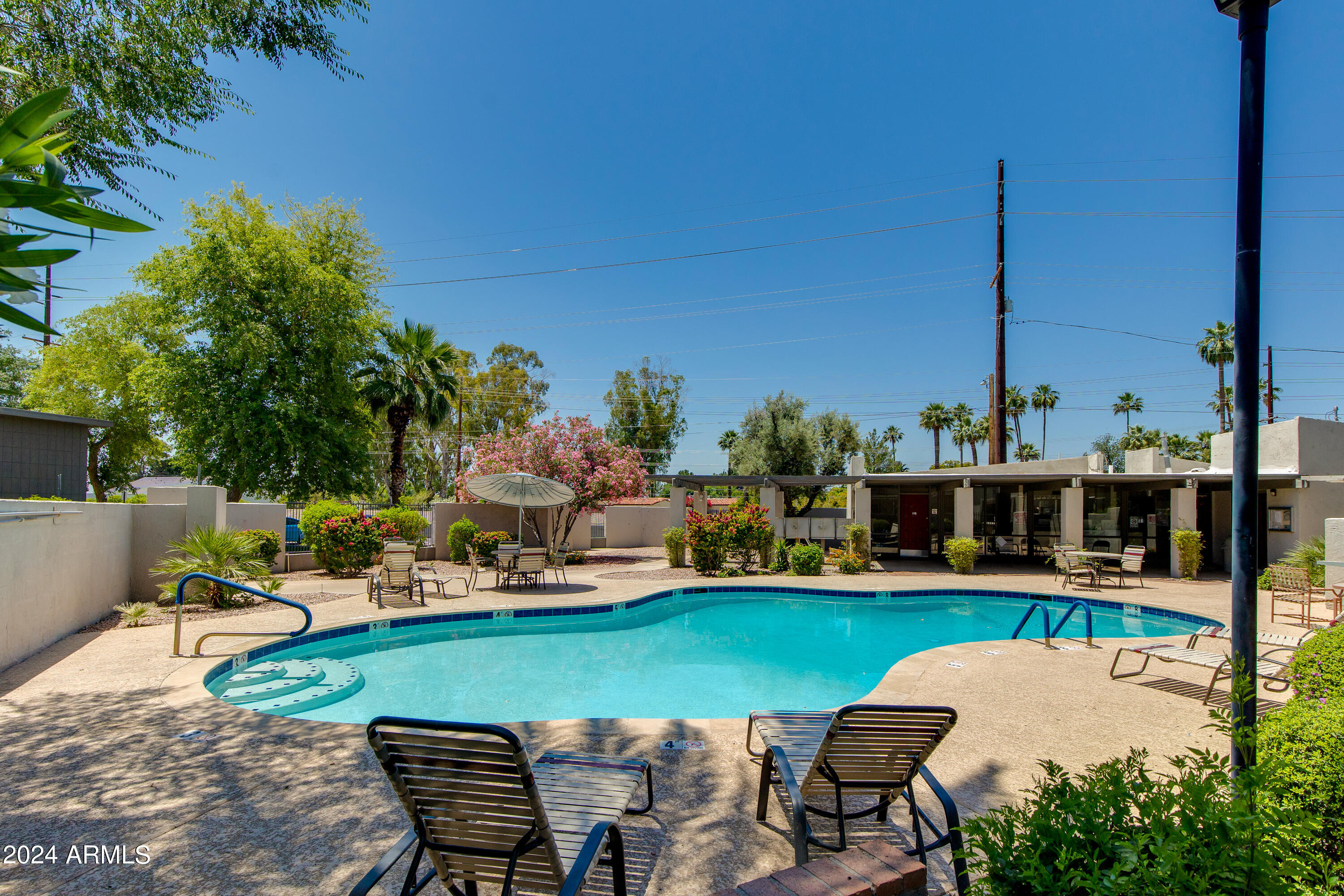 4131 E Camelback Road, 40