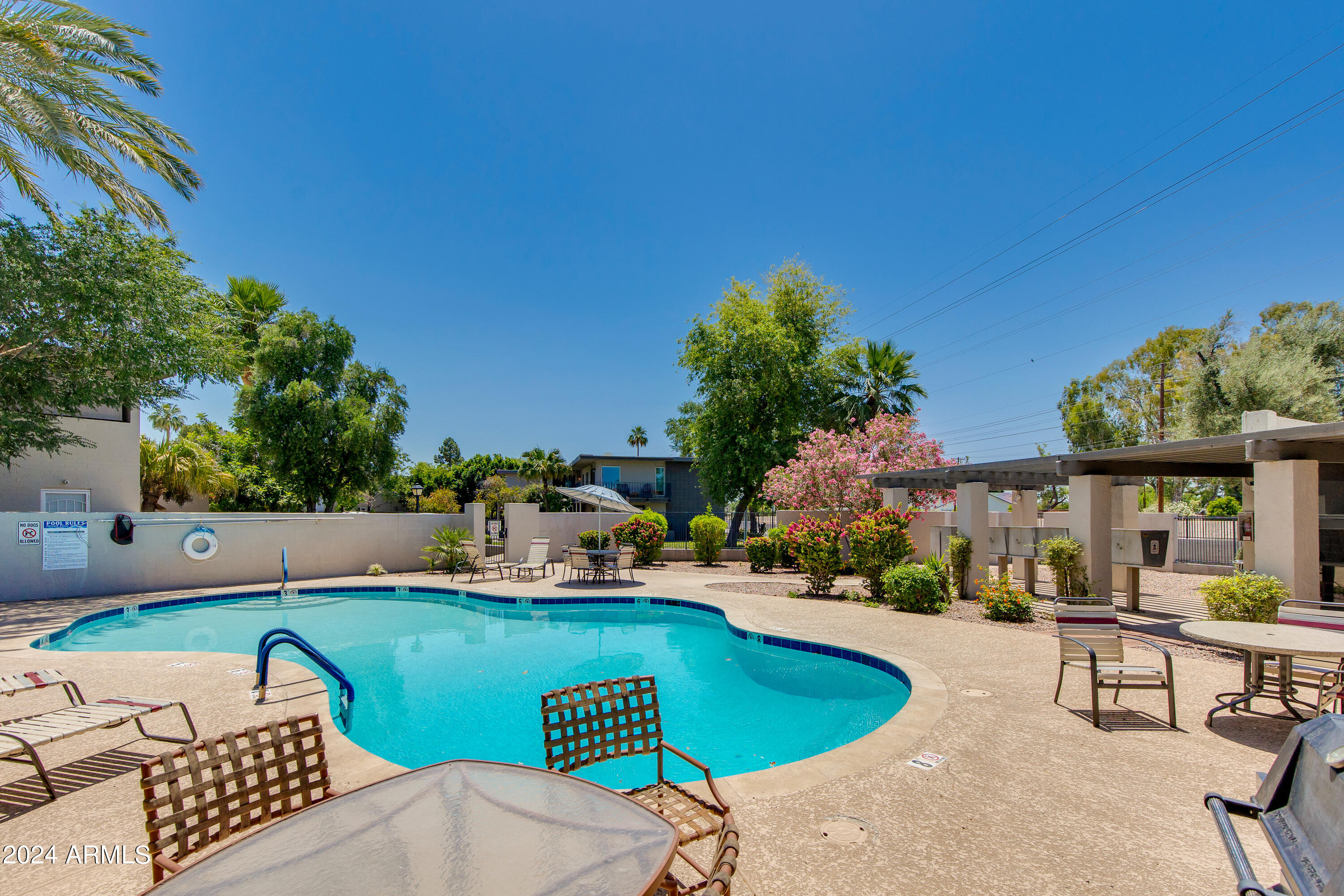 4131 E Camelback Road, 40
