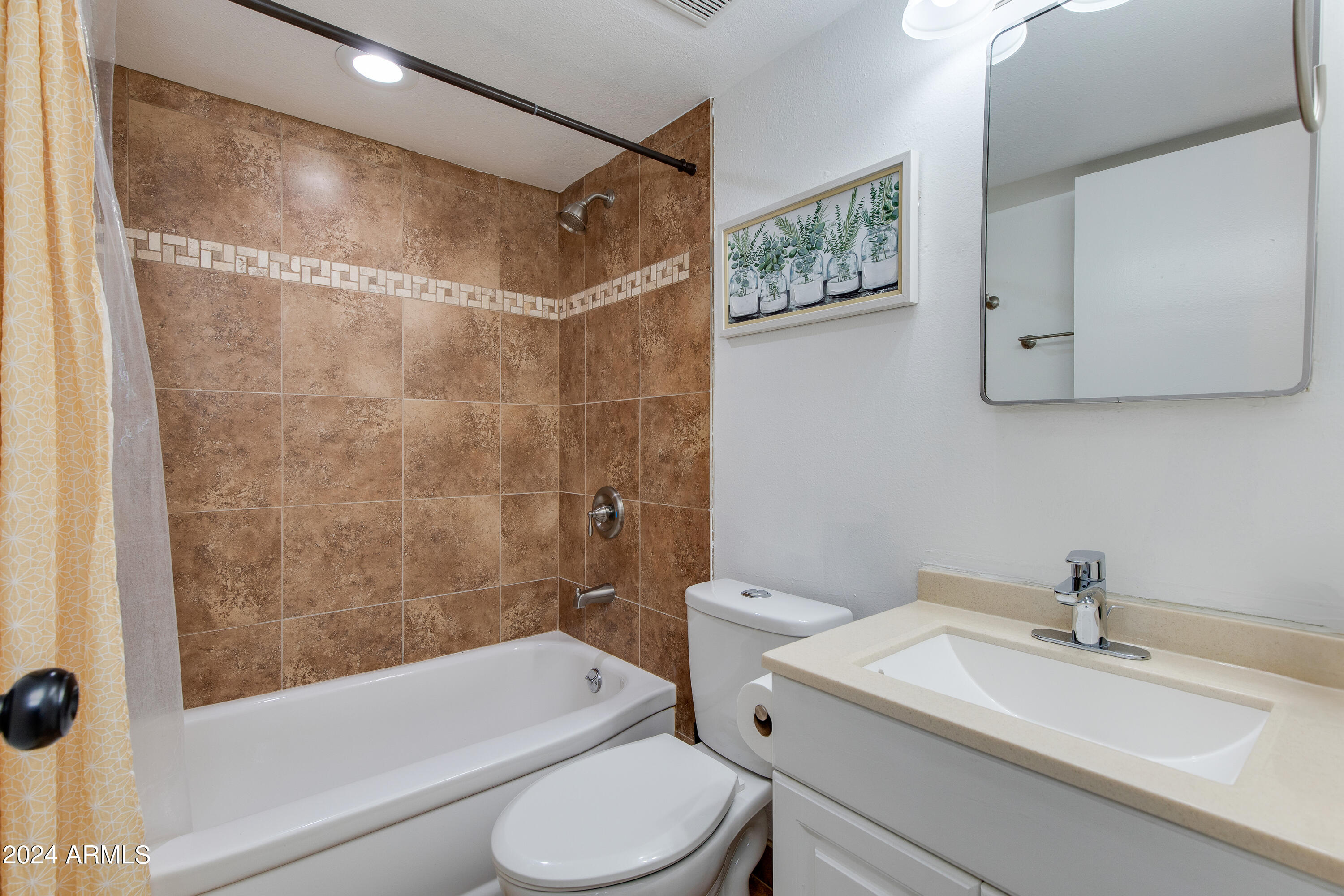 4131 E Camelback Road, 40
