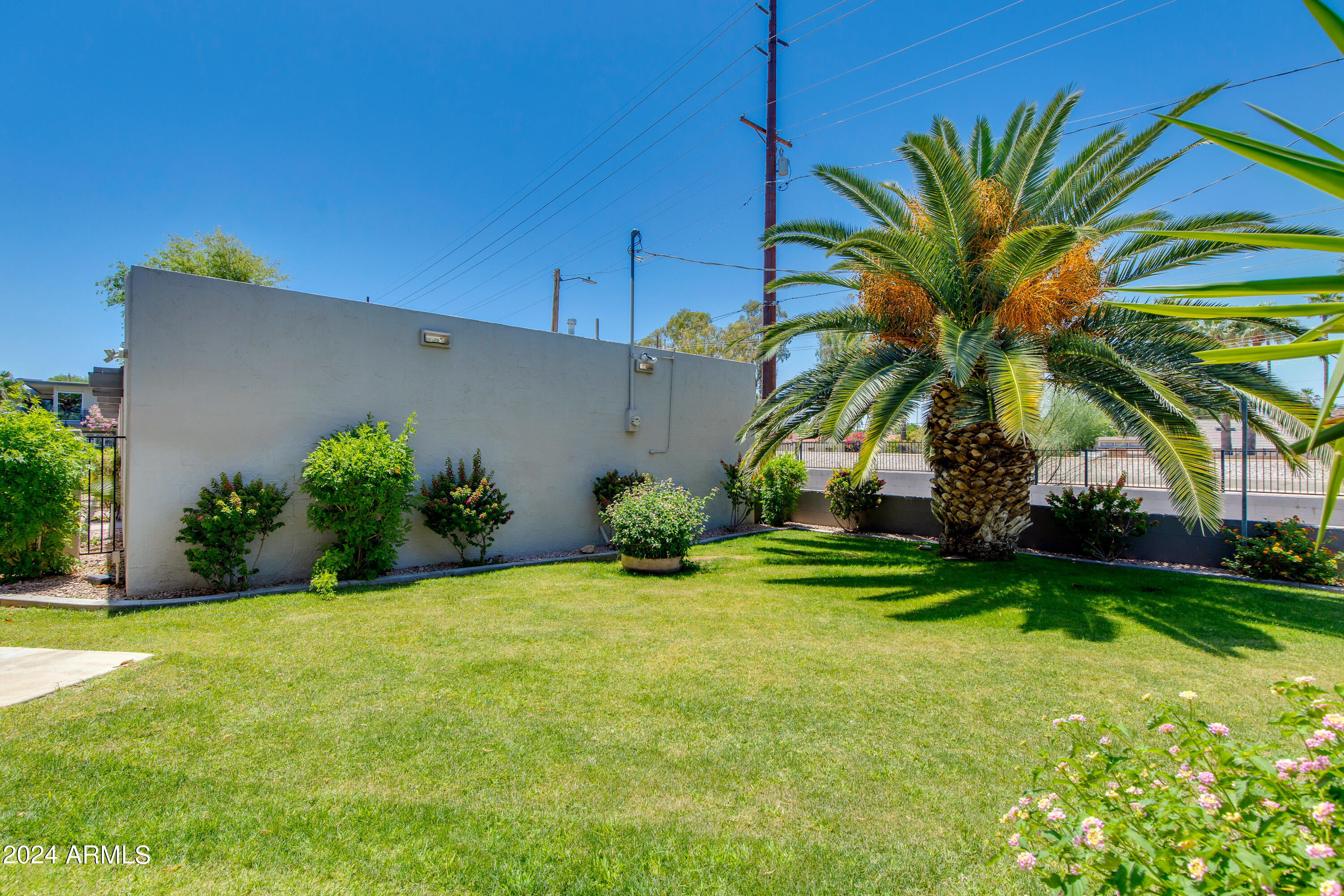 4131 E Camelback Road, 40