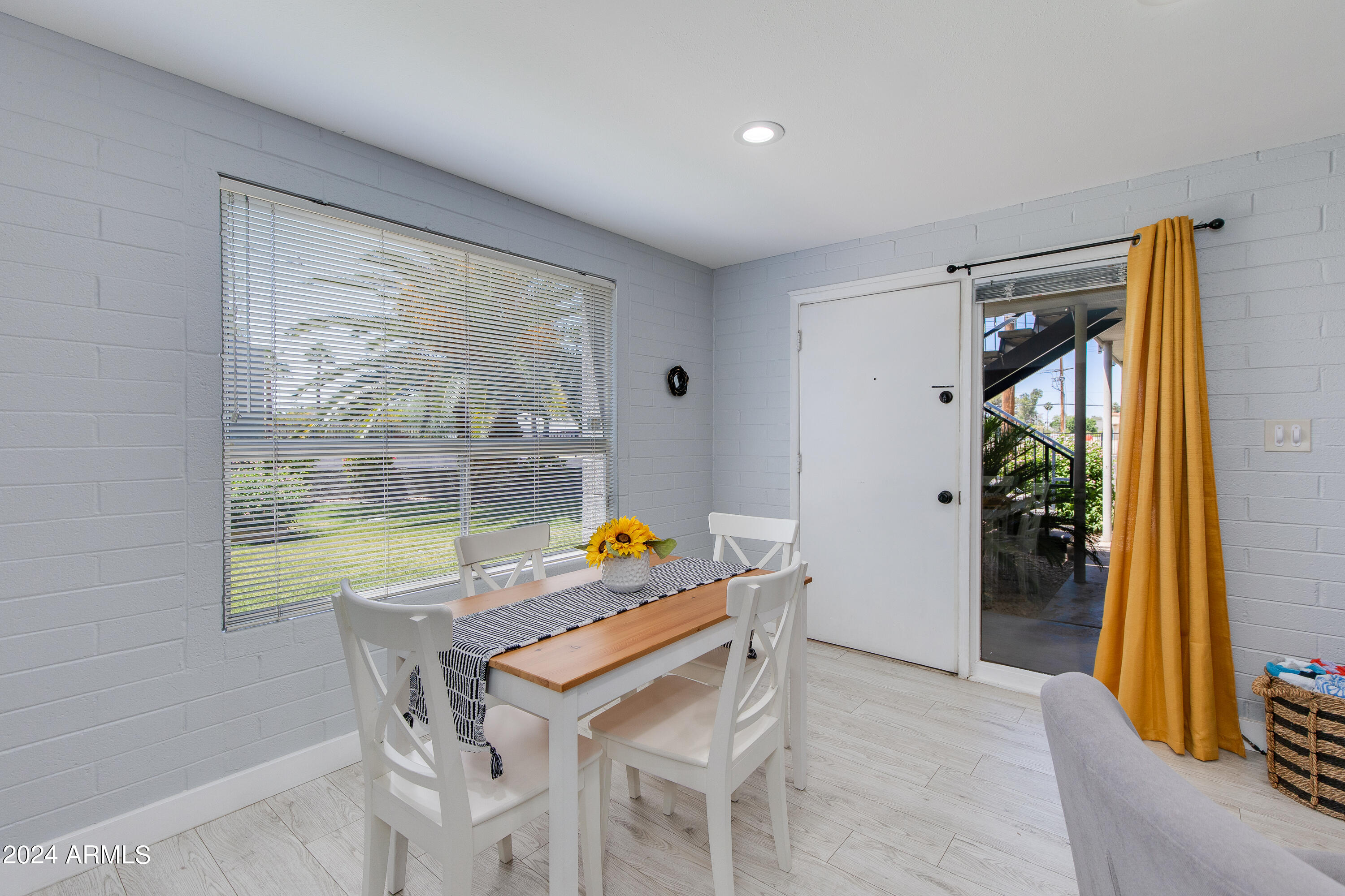 4131 E Camelback Road, 40