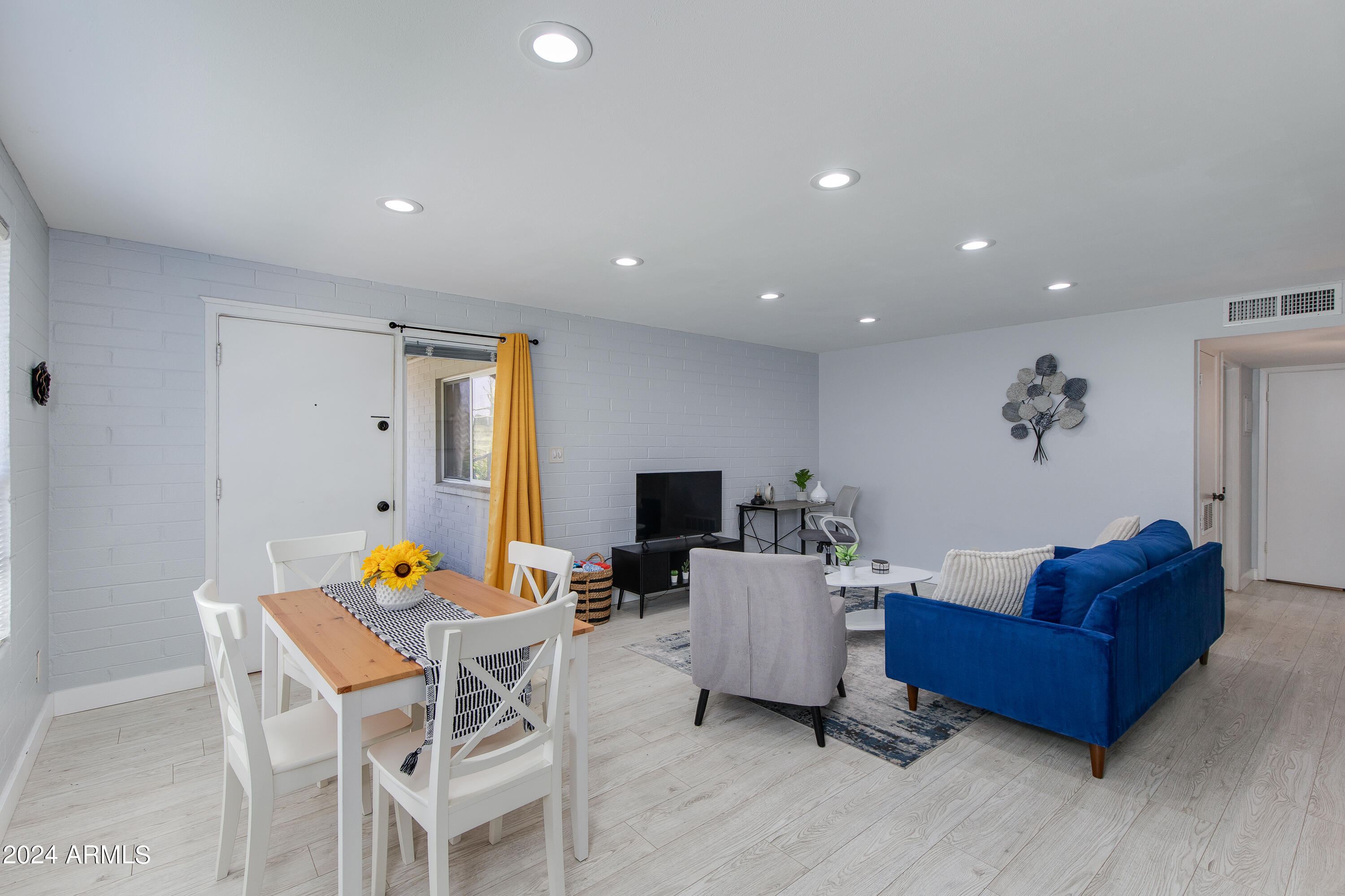 4131 E Camelback Road, 40