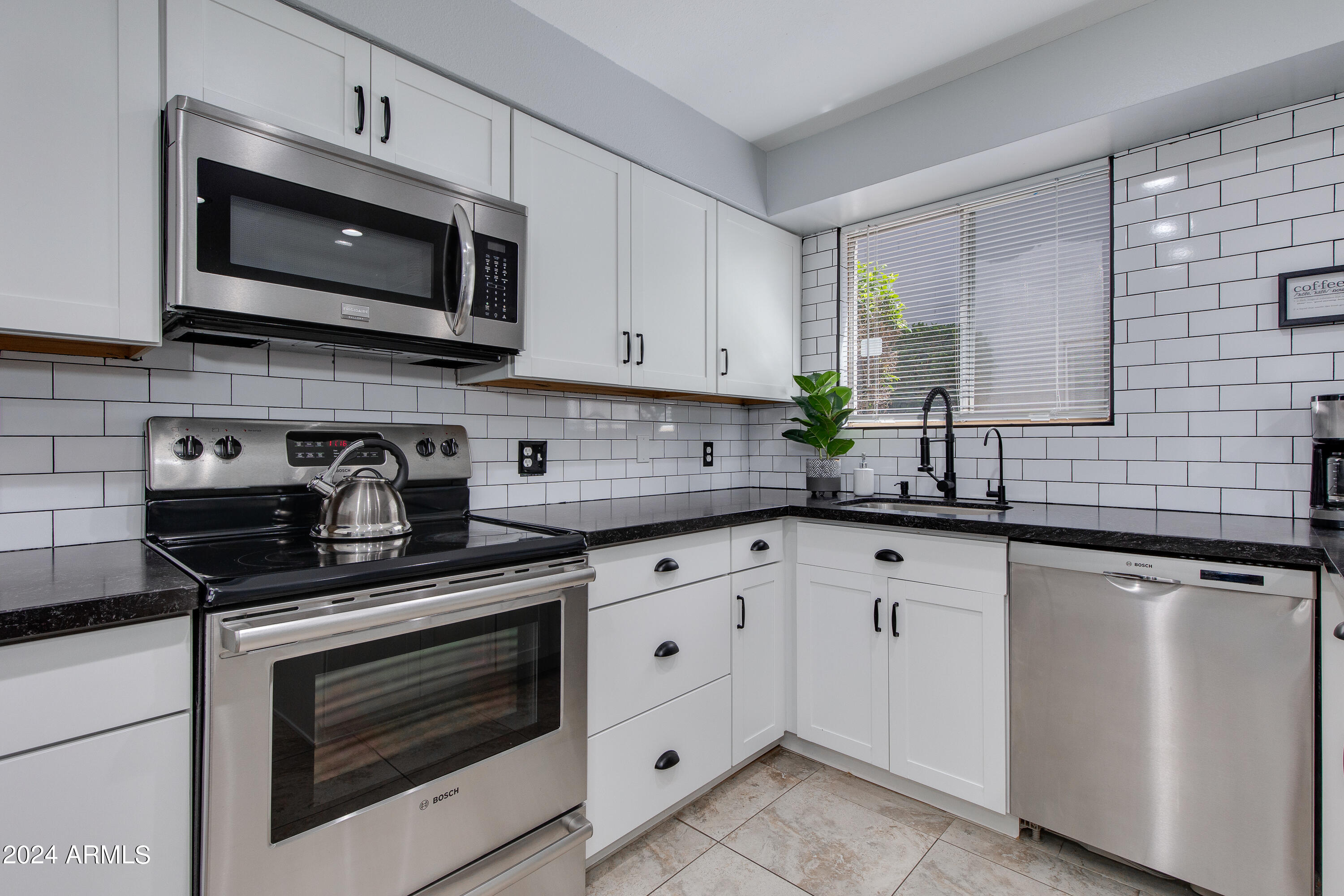 4131 E Camelback Road, 40