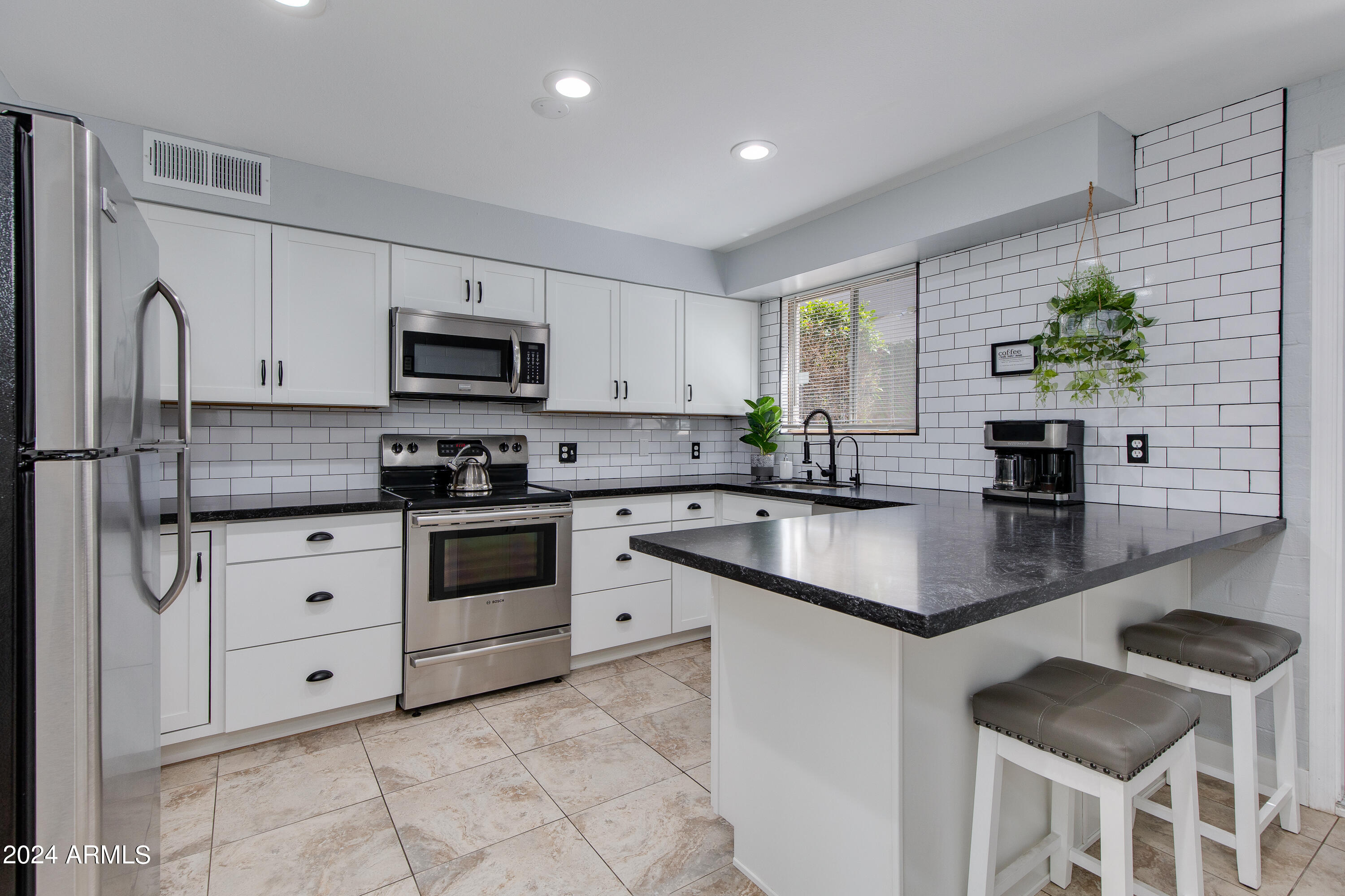 4131 E Camelback Road, 40