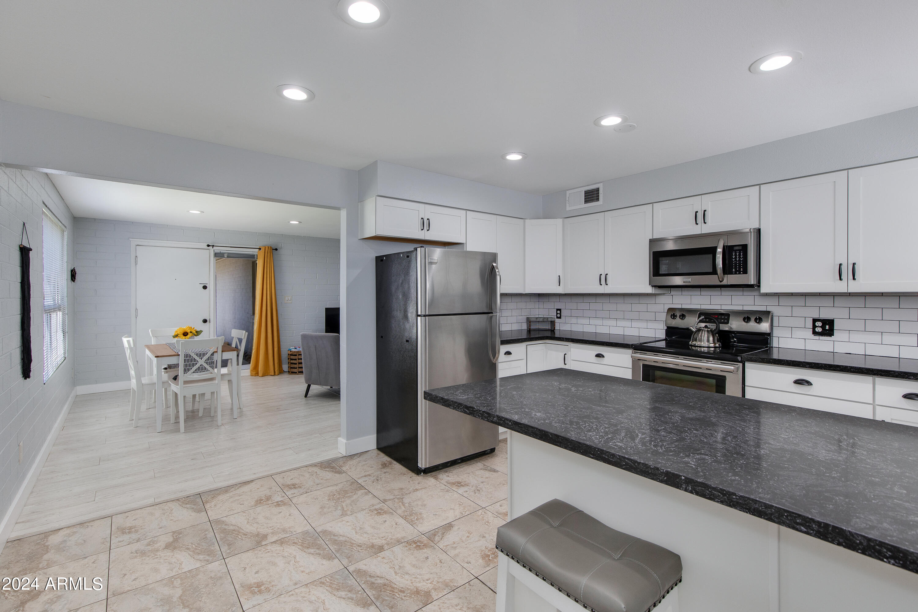 4131 E Camelback Road, 40