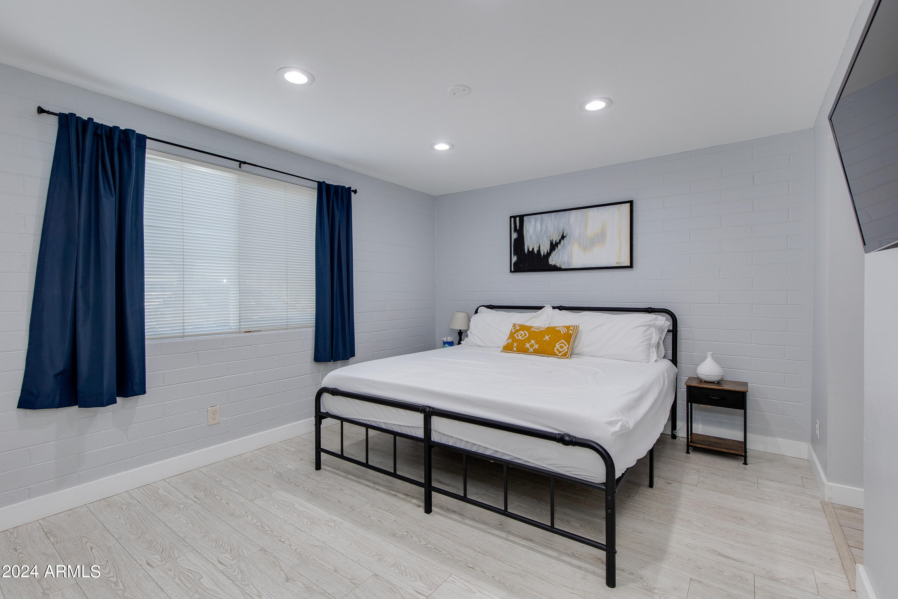 4131 E Camelback Road, 40
