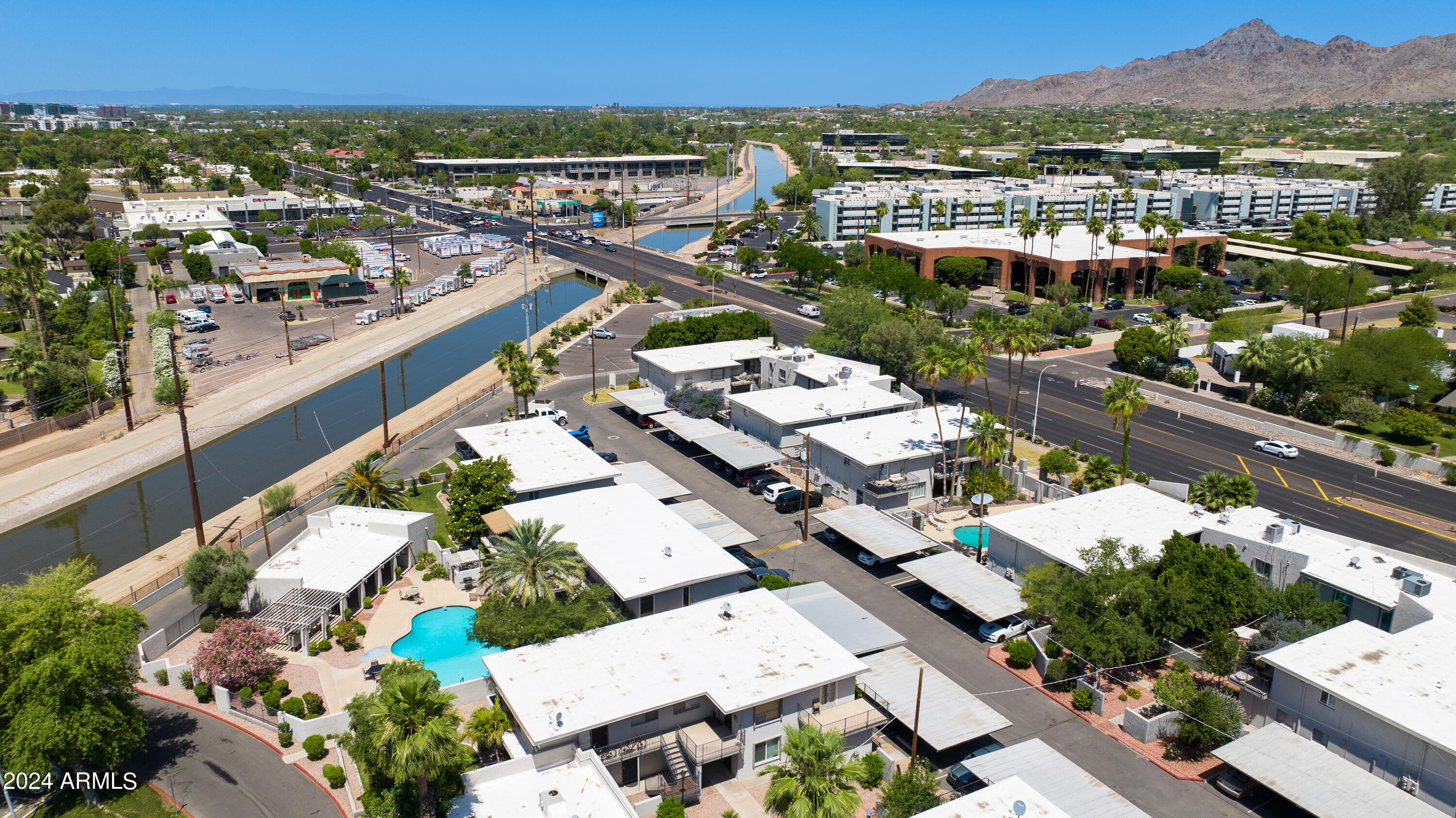 4131 E Camelback Road, 40