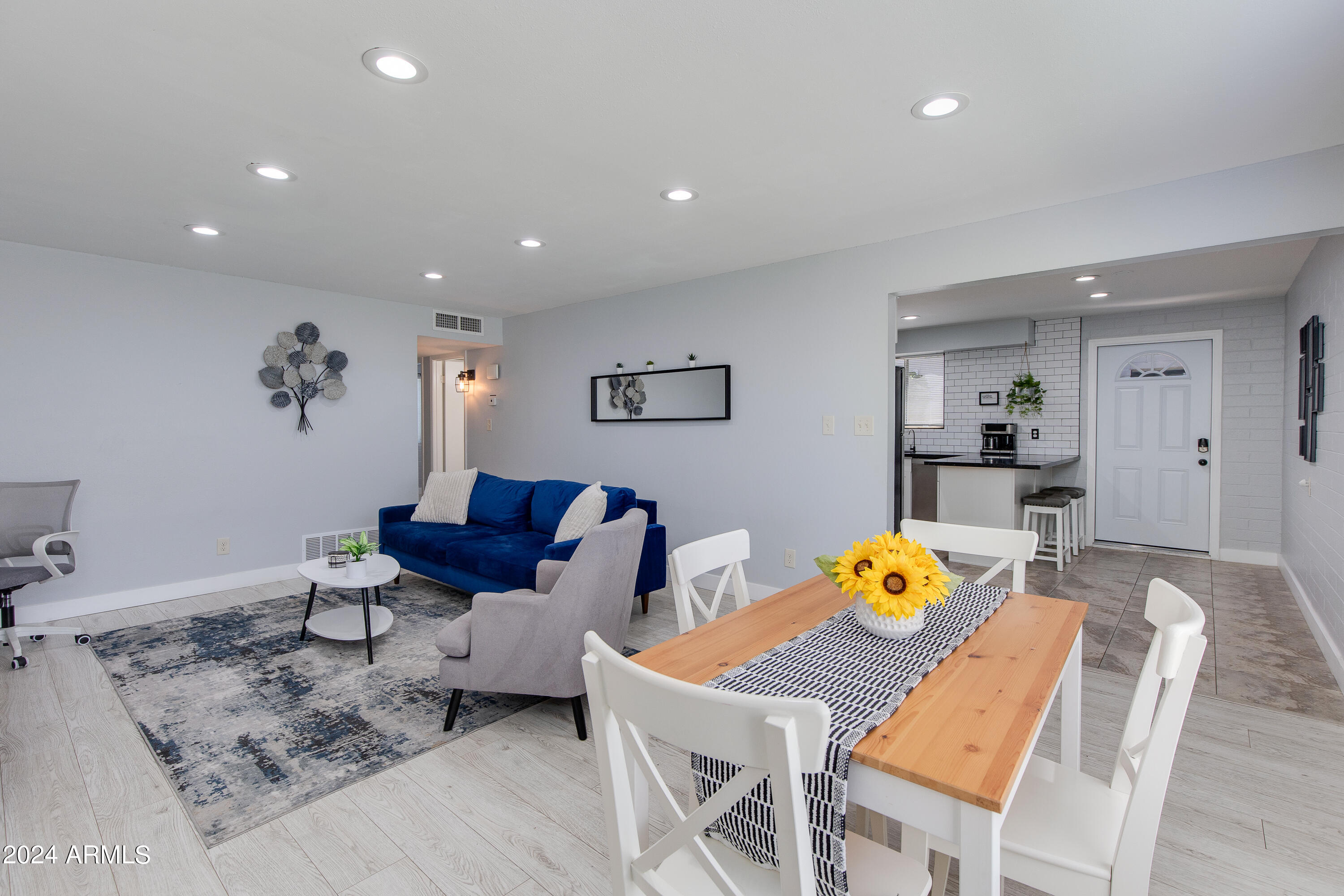4131 E Camelback Road, 40