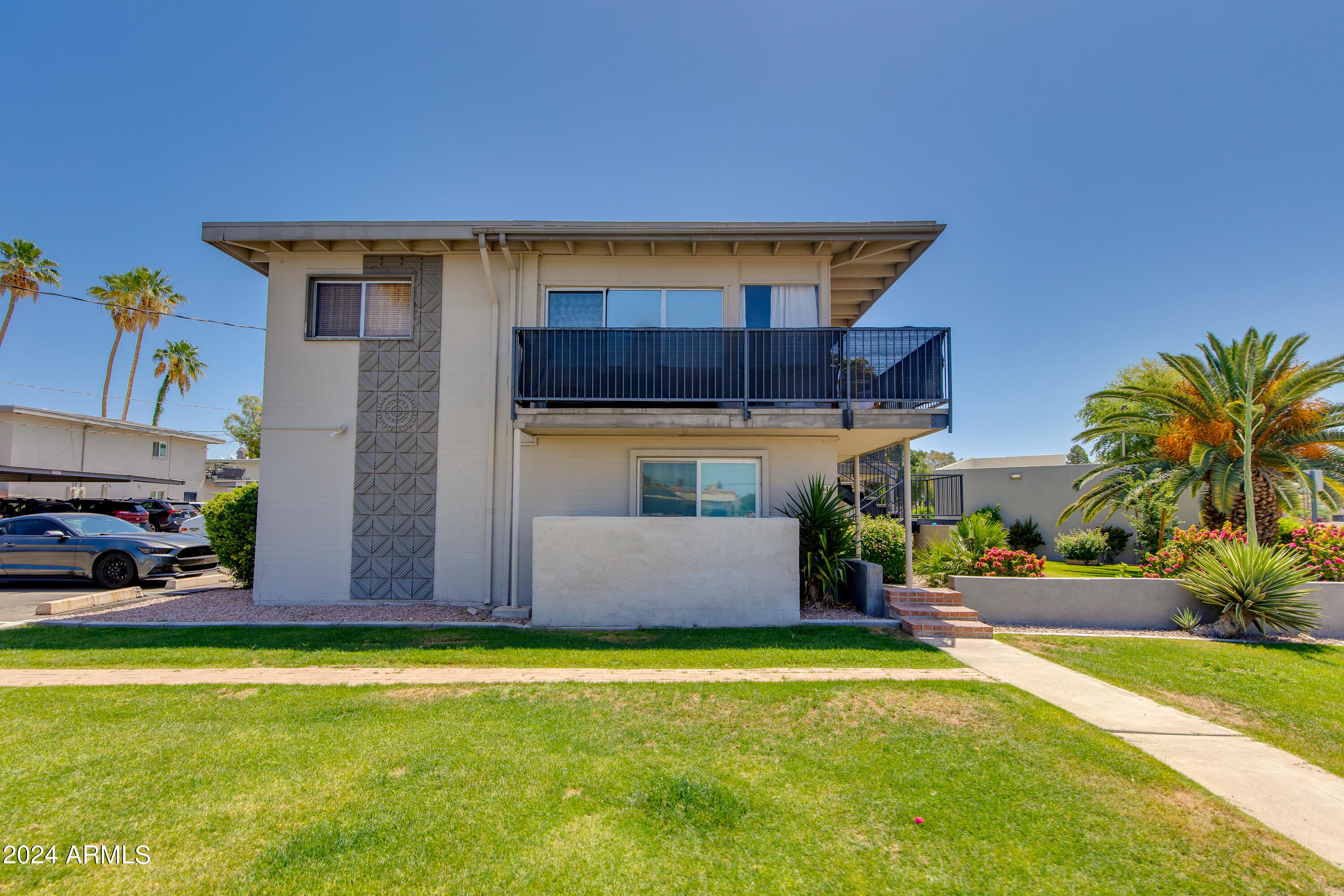 4131 E Camelback Road, 40