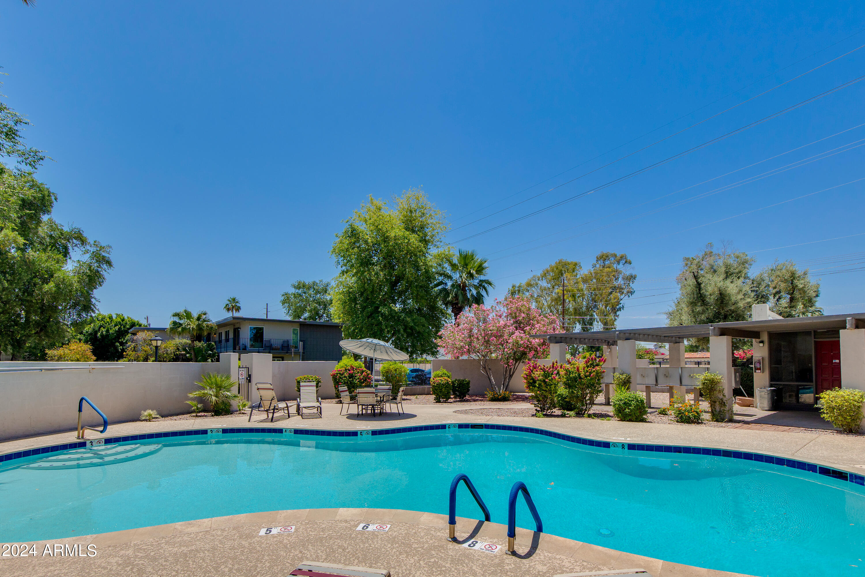 4131 E Camelback Road, 40