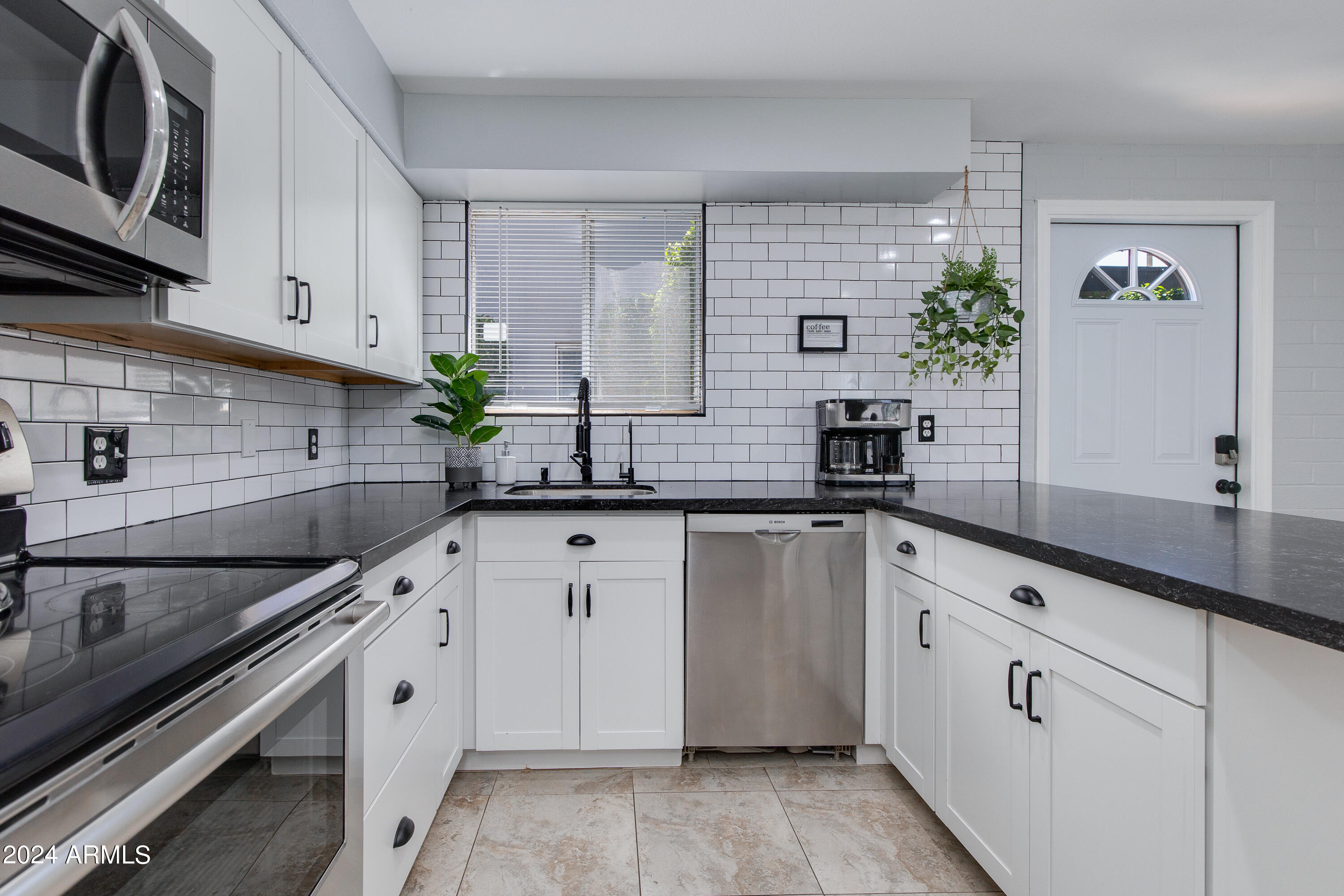 4131 E Camelback Road, 40