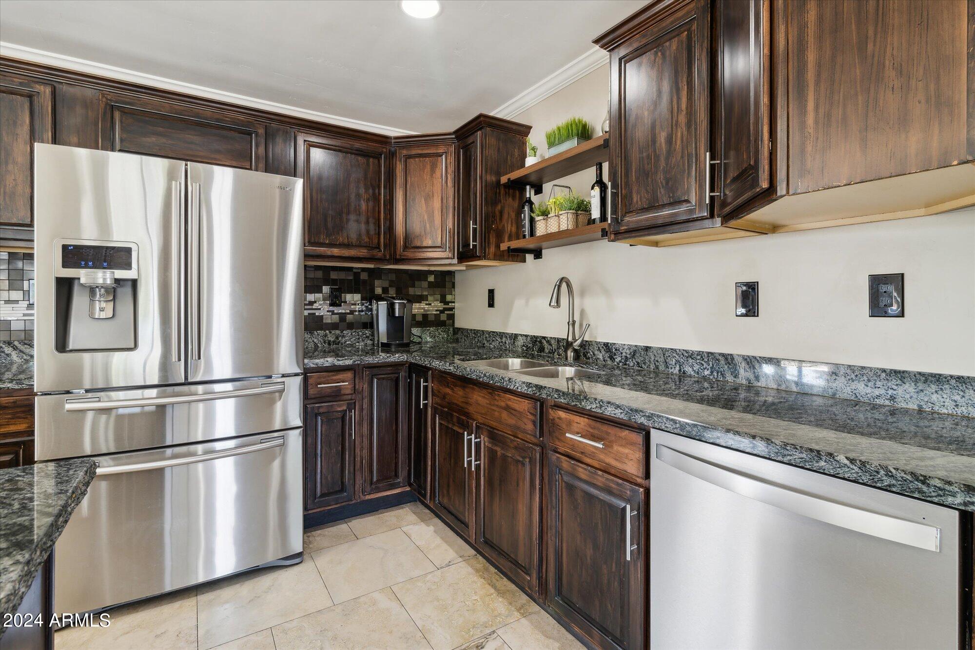 6819 E LOMA LAND Drive