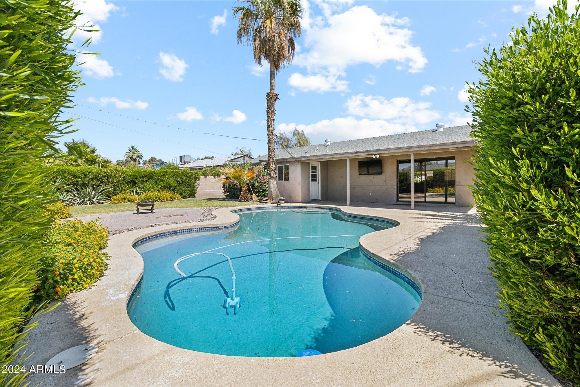 6819 E LOMA LAND Drive